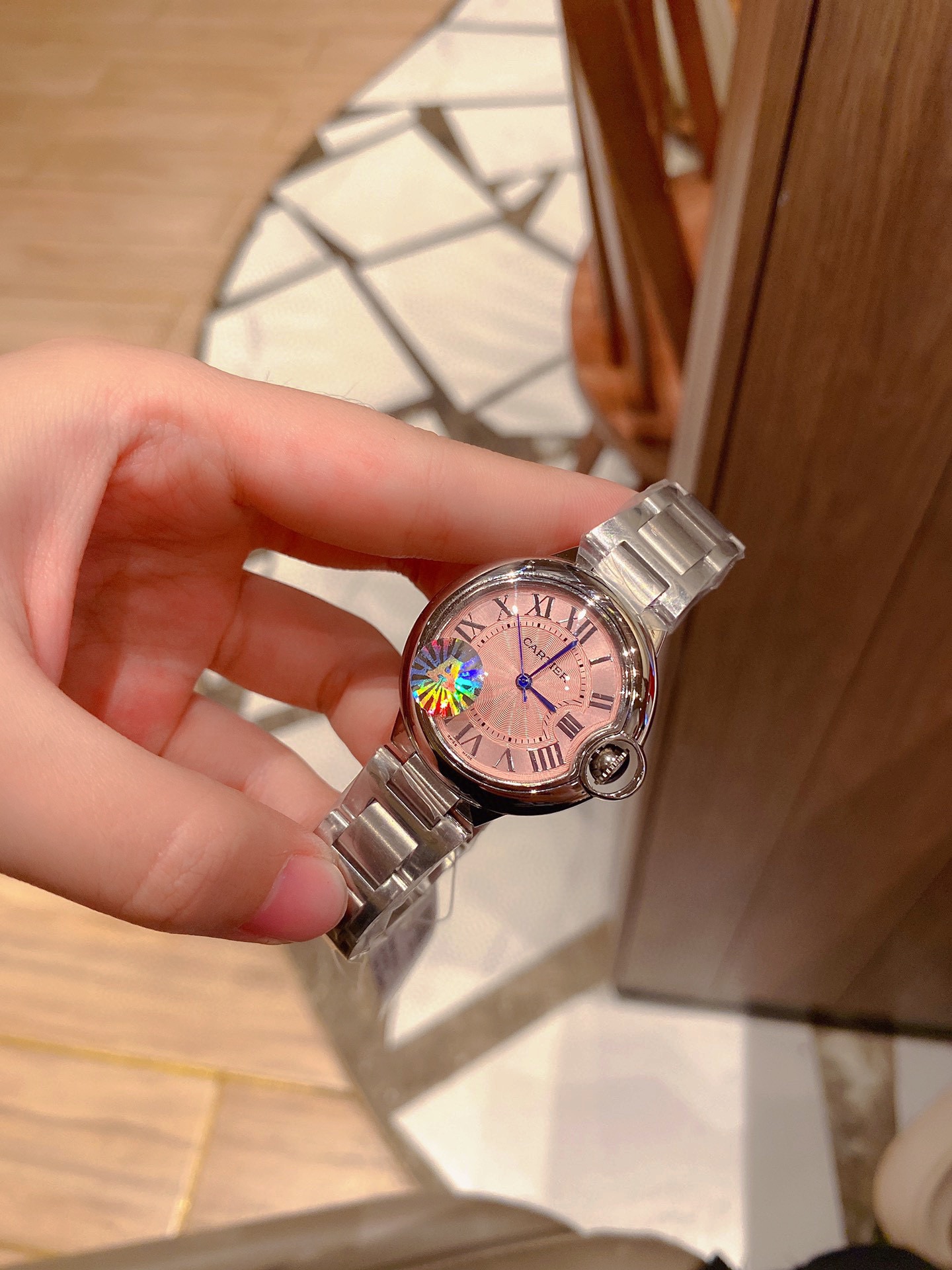 CARTIERカルティエみたいな時計偽物 フランス 薄い Cartier  腕時計 スチールバンド ピンク_8