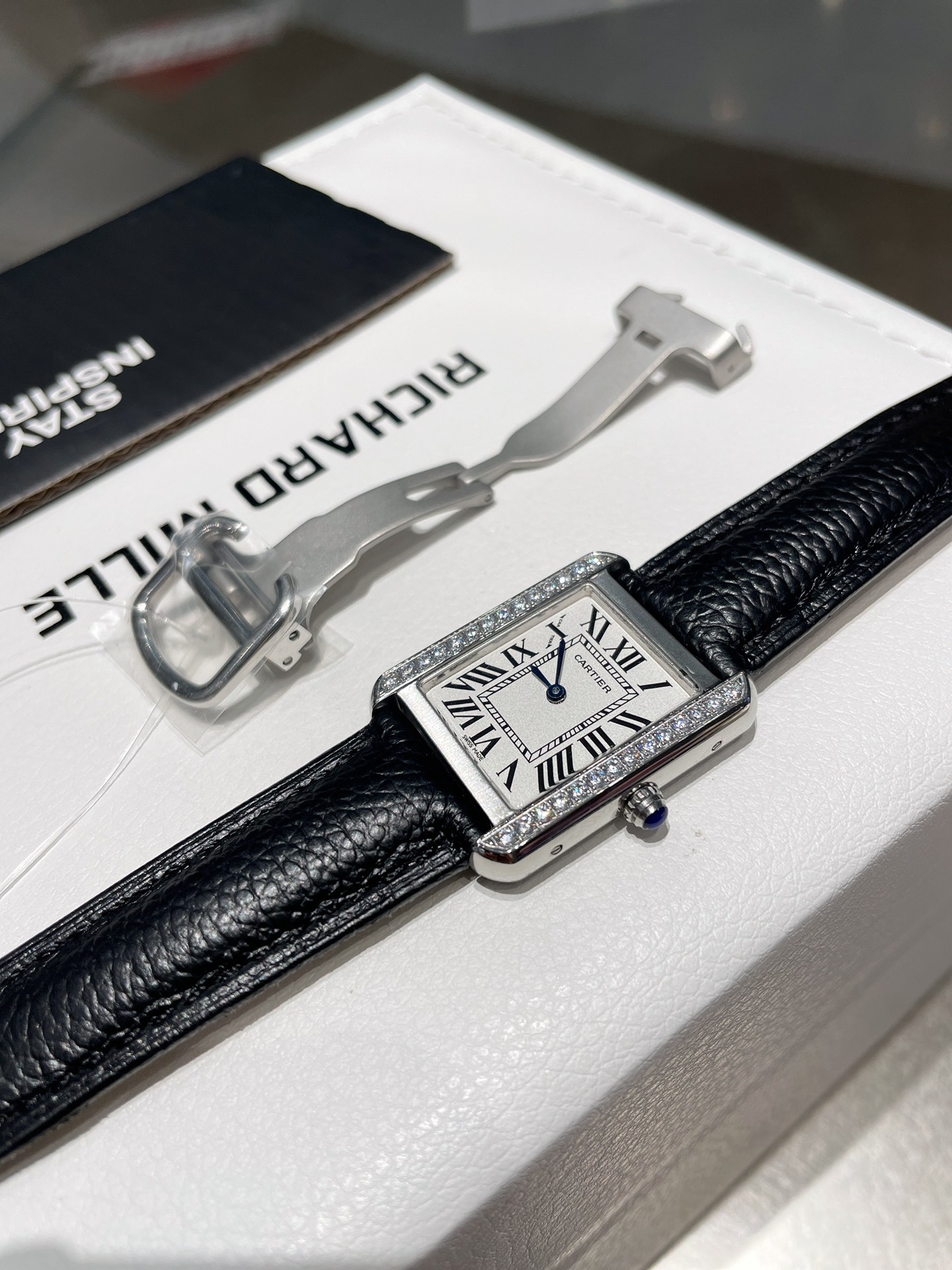 CARTIERカルティエ偽物見分け方 フランス 薄い Cartier  腕時計 カップ レザー ブラック_6