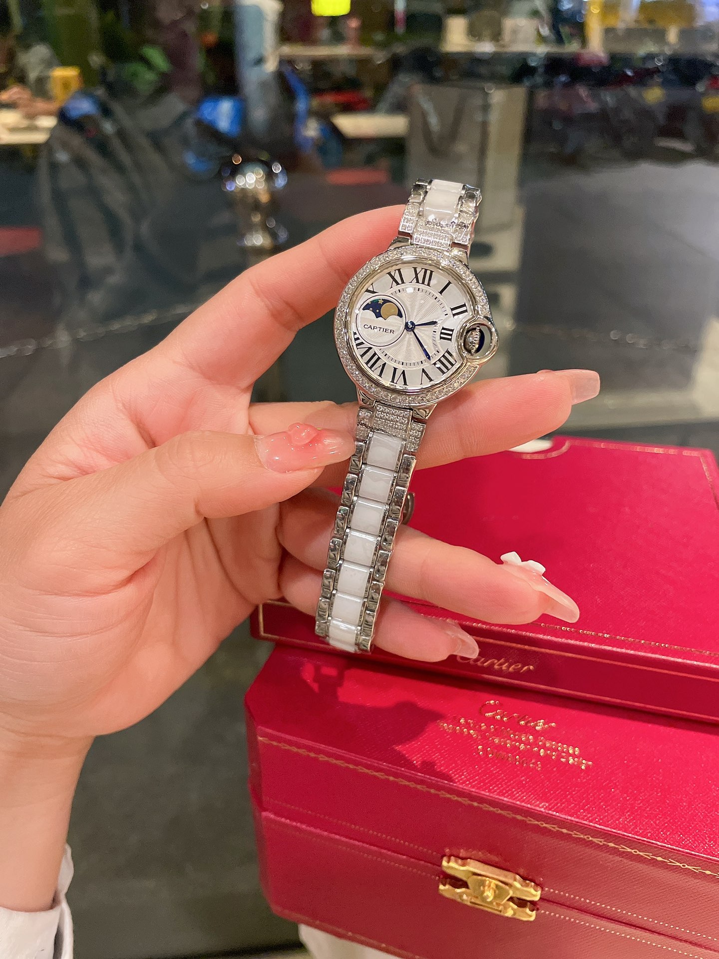 CARTIERカルティエ 真贋 時計スーパーコピー フランス 薄い腕時計 スチールバンド レザー 新品 ホワイト_2