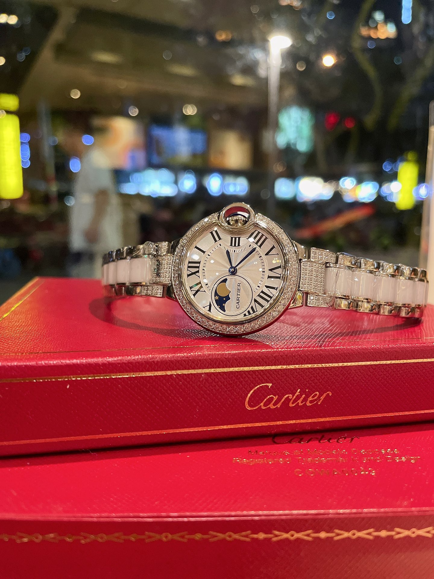 CARTIERカルティエ 真贋 時計スーパーコピー フランス 薄い腕時計 スチールバンド レザー 新品 ホワイト_5