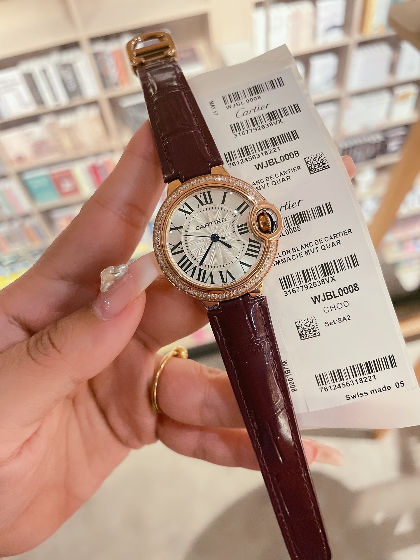 CARTIERカルティエ マレーシアｎ級品 フランス 薄い腕時計 丸い形 レザー 新商品 限定品 レッド_3