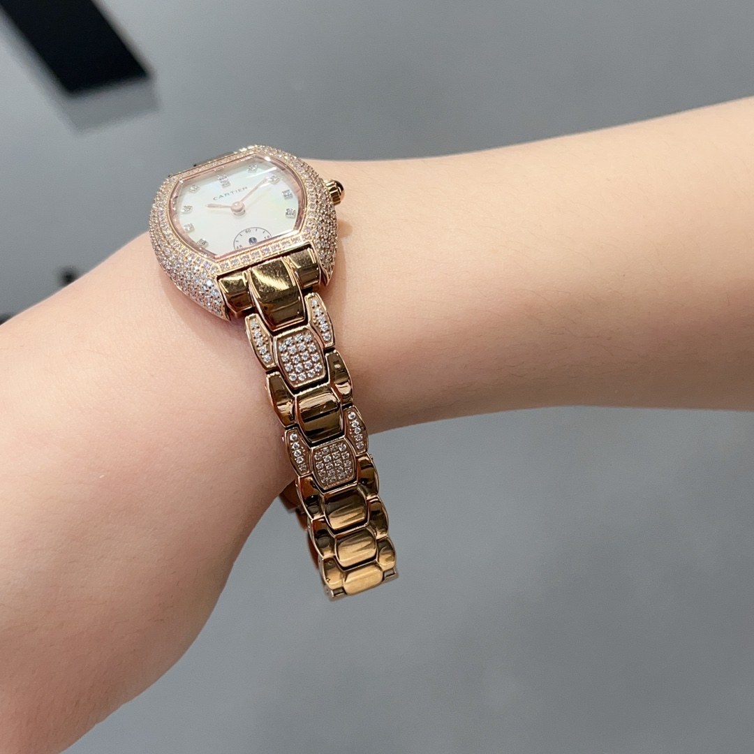 CARTIERカルティエ 本物激安通販 フランス 薄い腕時計 レザー 水晶ダイヤモンド 新商品 限定品 ゴールド_4