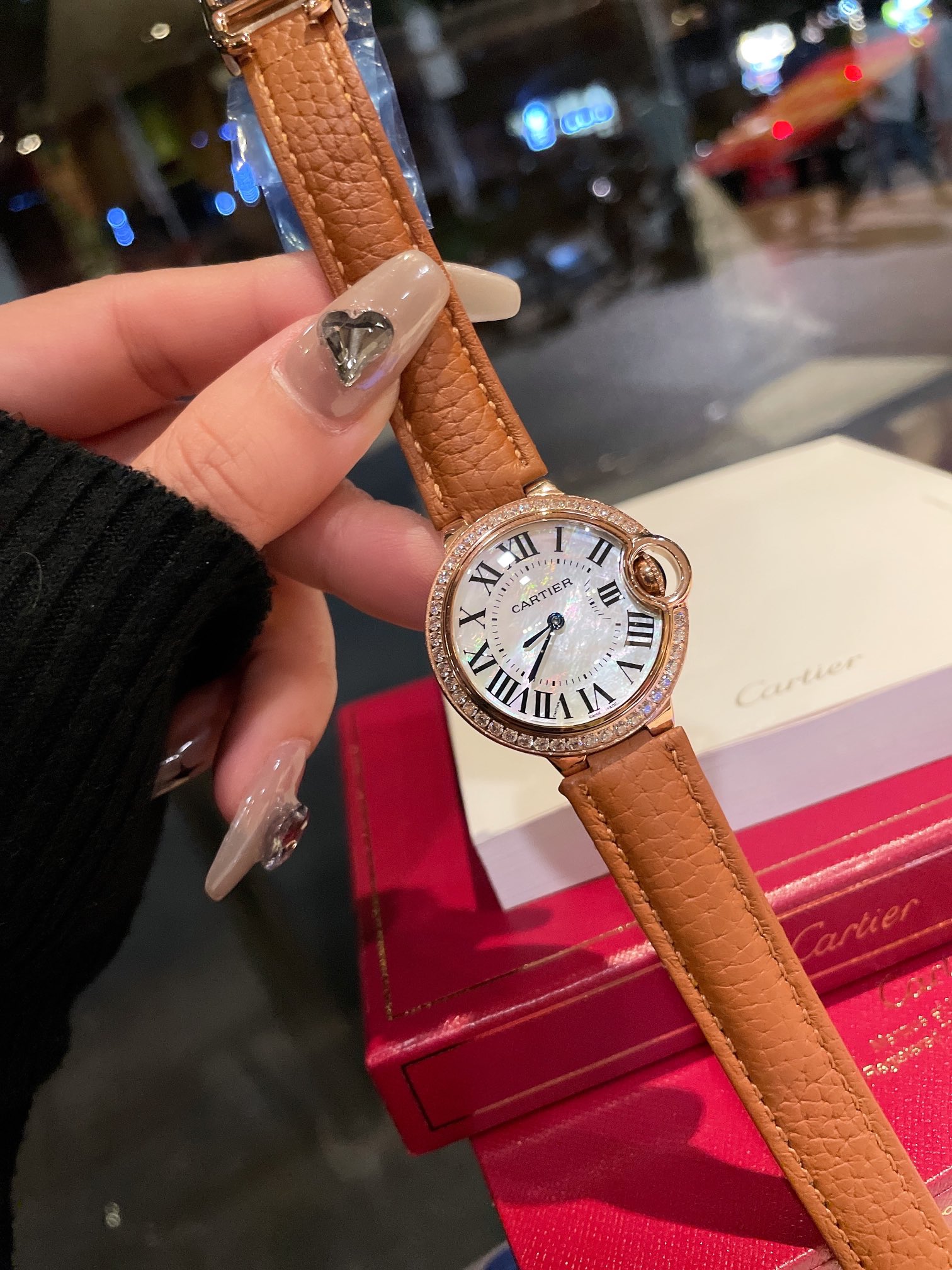CARTIERカルティエ 腕時計 並行輸入コピー フランス 薄い腕時計 レザー 水晶ダイヤモンド 新商品 限定品 ブラウン_2