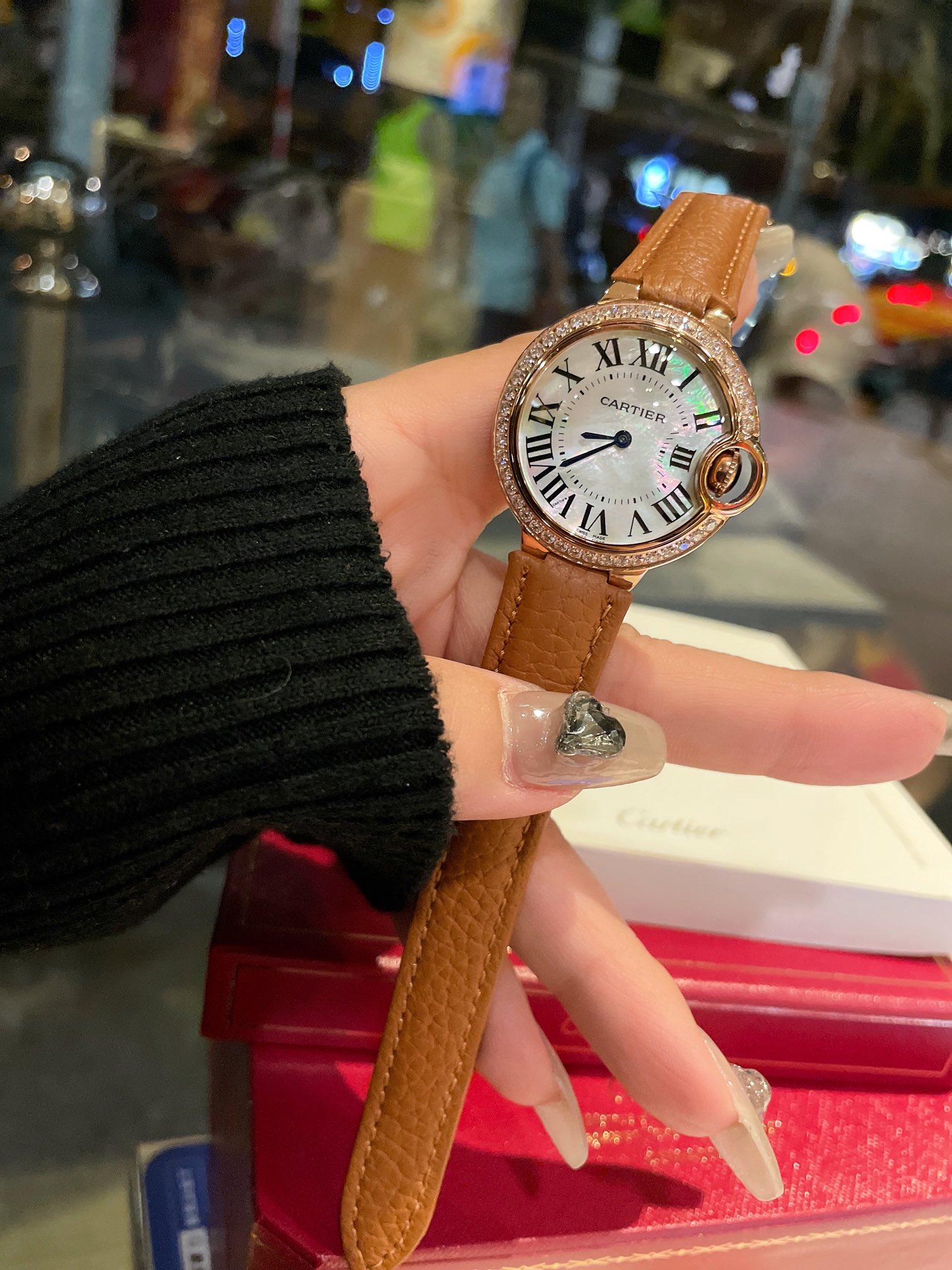 CARTIERカルティエ 腕時計 並行輸入コピー フランス 薄い腕時計 レザー 水晶ダイヤモンド 新商品 限定品 ブラウン_4