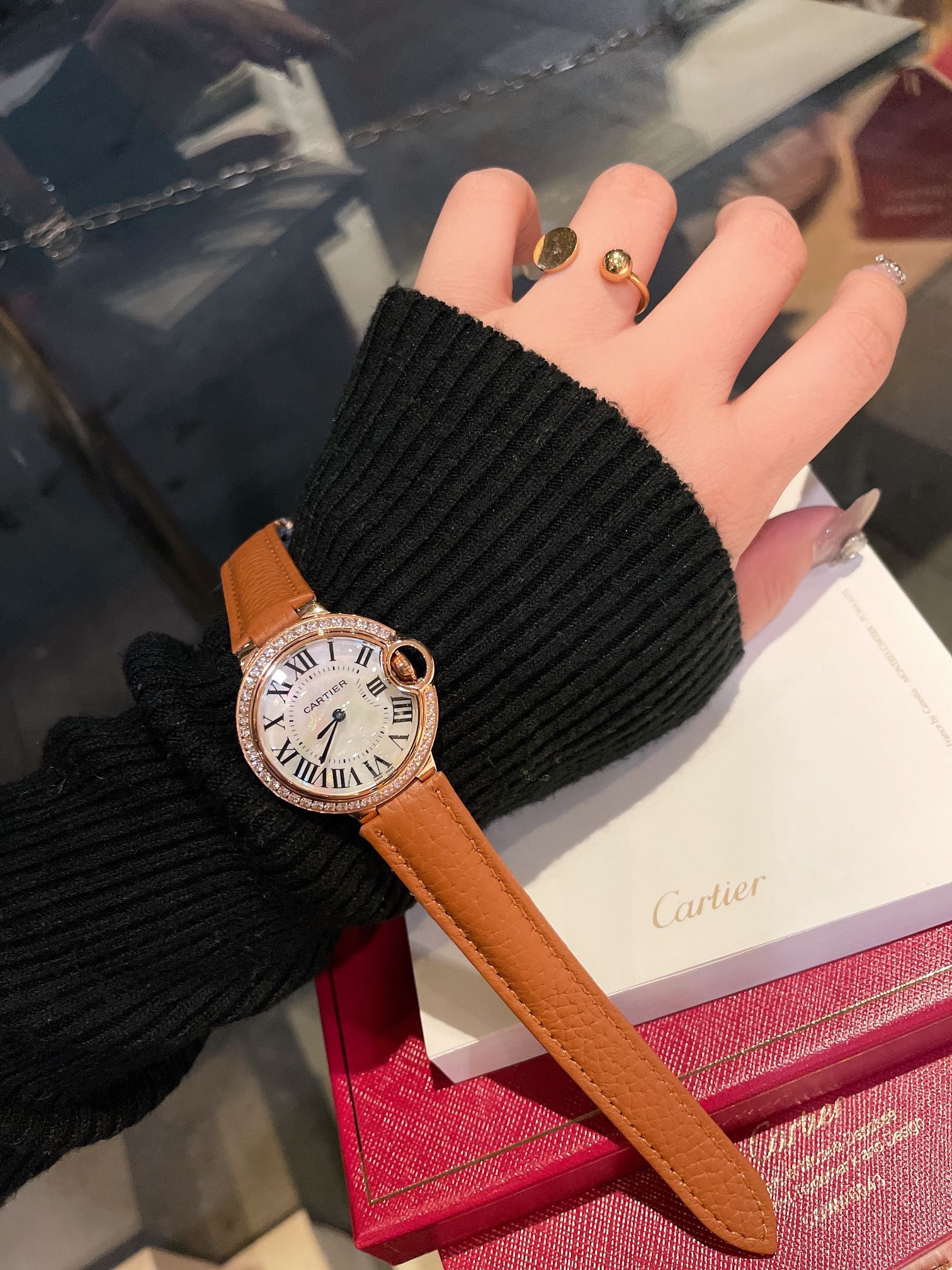 CARTIERカルティエ 腕時計 並行輸入コピー フランス 薄い腕時計 レザー 水晶ダイヤモンド 新商品 限定品 ブラウン_5