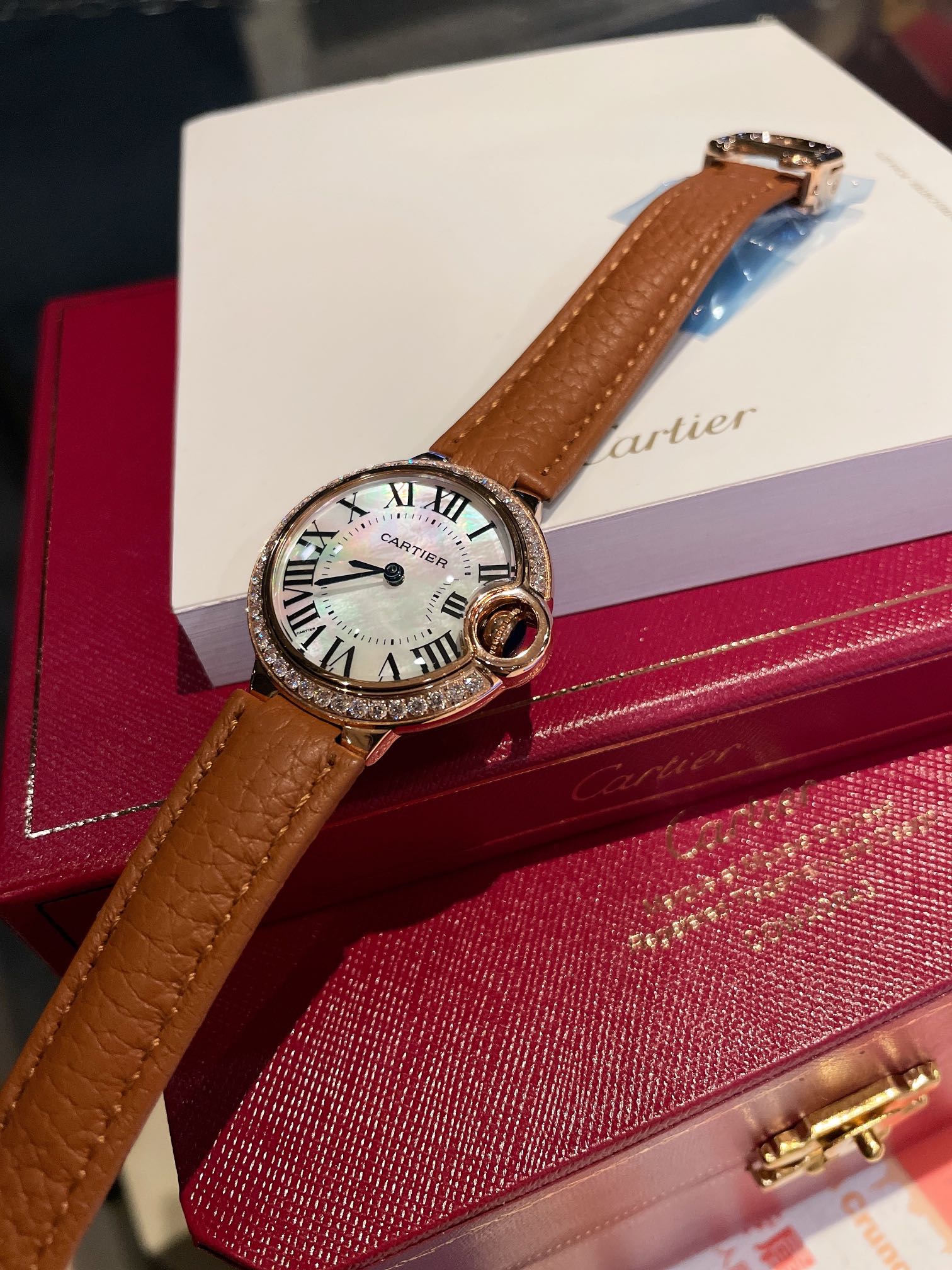 CARTIERカルティエ 腕時計 並行輸入コピー フランス 薄い腕時計 レザー 水晶ダイヤモンド 新商品 限定品 ブラウン_7