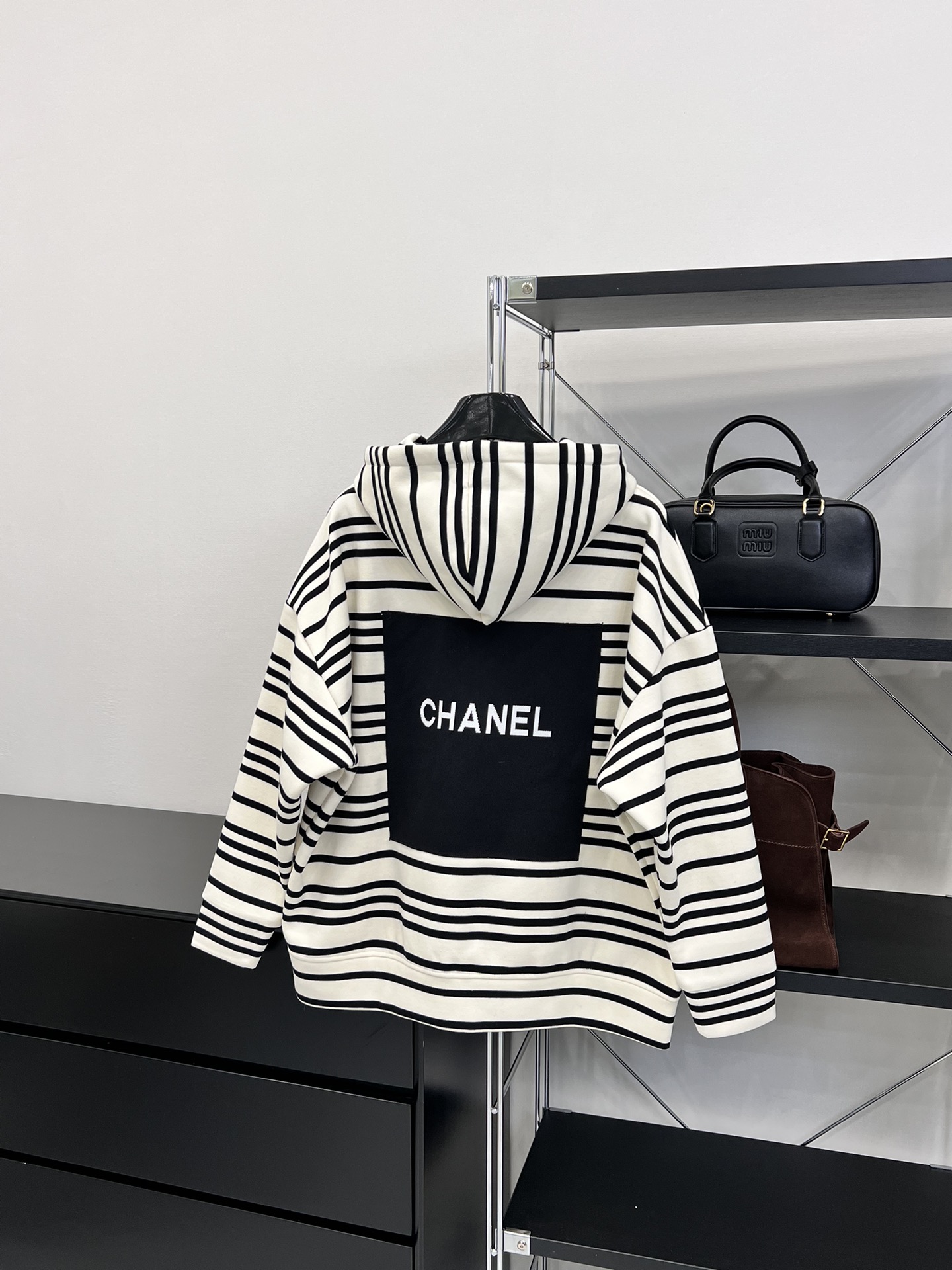 chanel シャネル偽ロゴｎ級品 アウター 23秋冬新品 ストライプのジップアップジャケット 柔らかい ホワイト_2