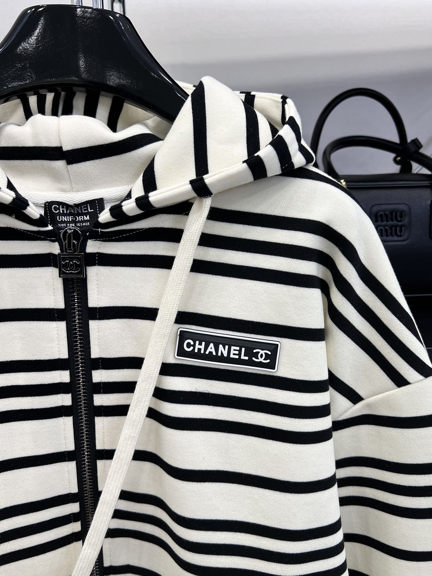 chanel シャネル偽ロゴｎ級品 アウター 23秋冬新品 ストライプのジップアップジャケット 柔らかい ホワイト_4