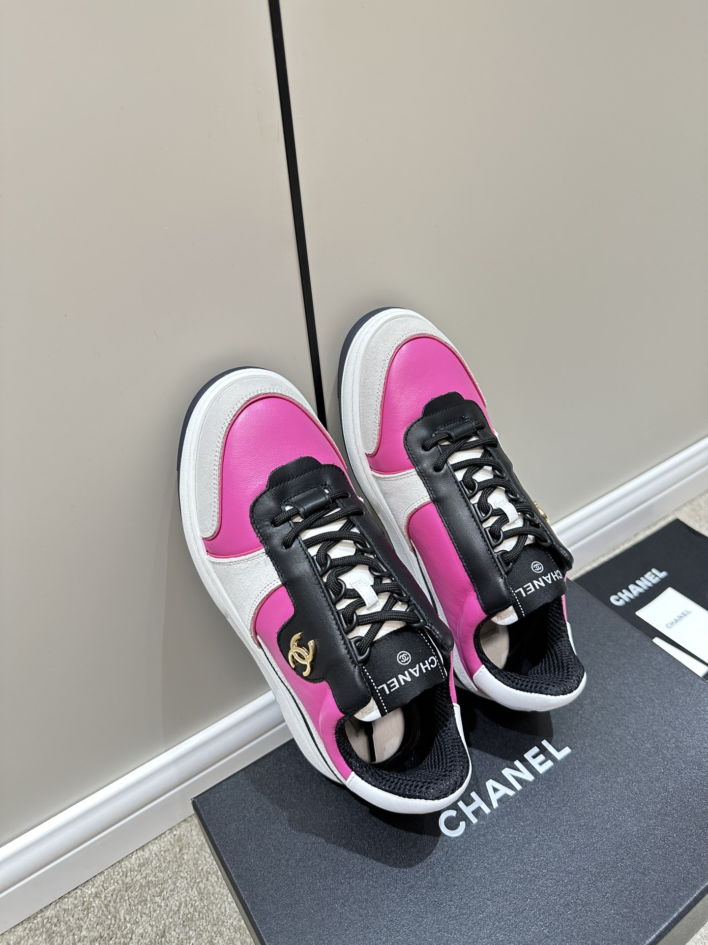 CHANELシャネルの靴ｎ級品 23年最新スポーツシューズ クラシック 歩きやすい ピンク_5