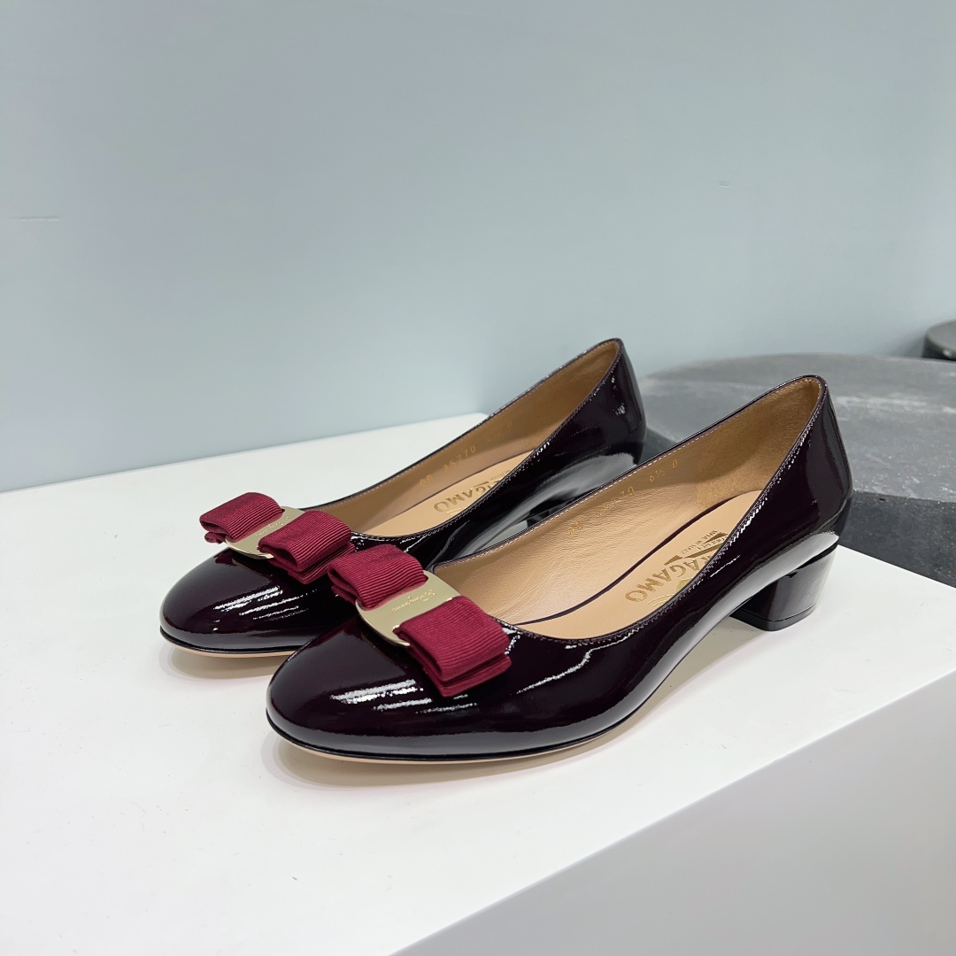 FERRAGAMOアウトレット価格ｎ級品 レディース シングルシューズ  リボンが飾りブラック_4