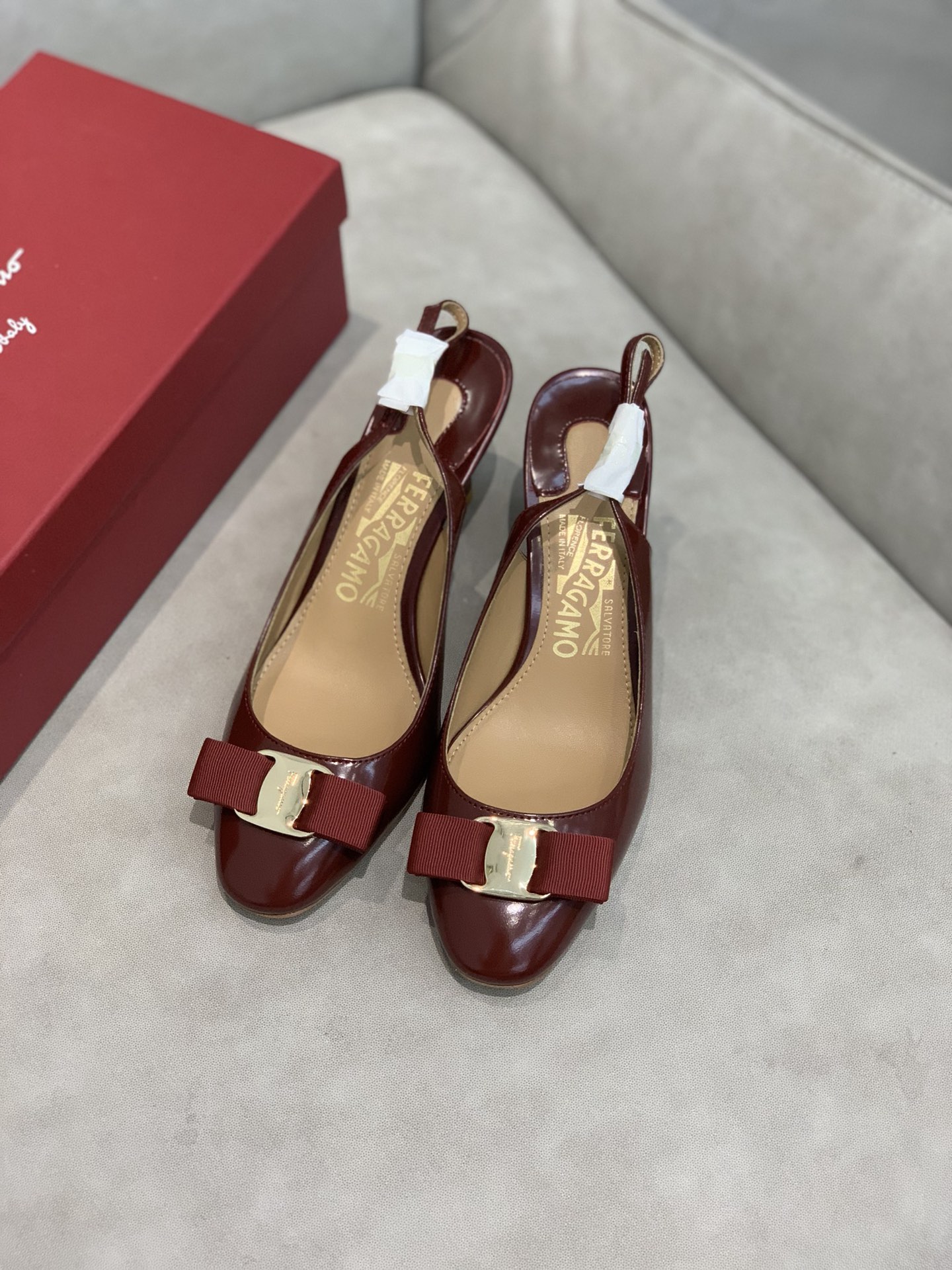 FERRAGAMOアウトレット専用商品 ハイブランドスーパーコピー 春夏シューズ レディース 高さ7㎝ レッド_1