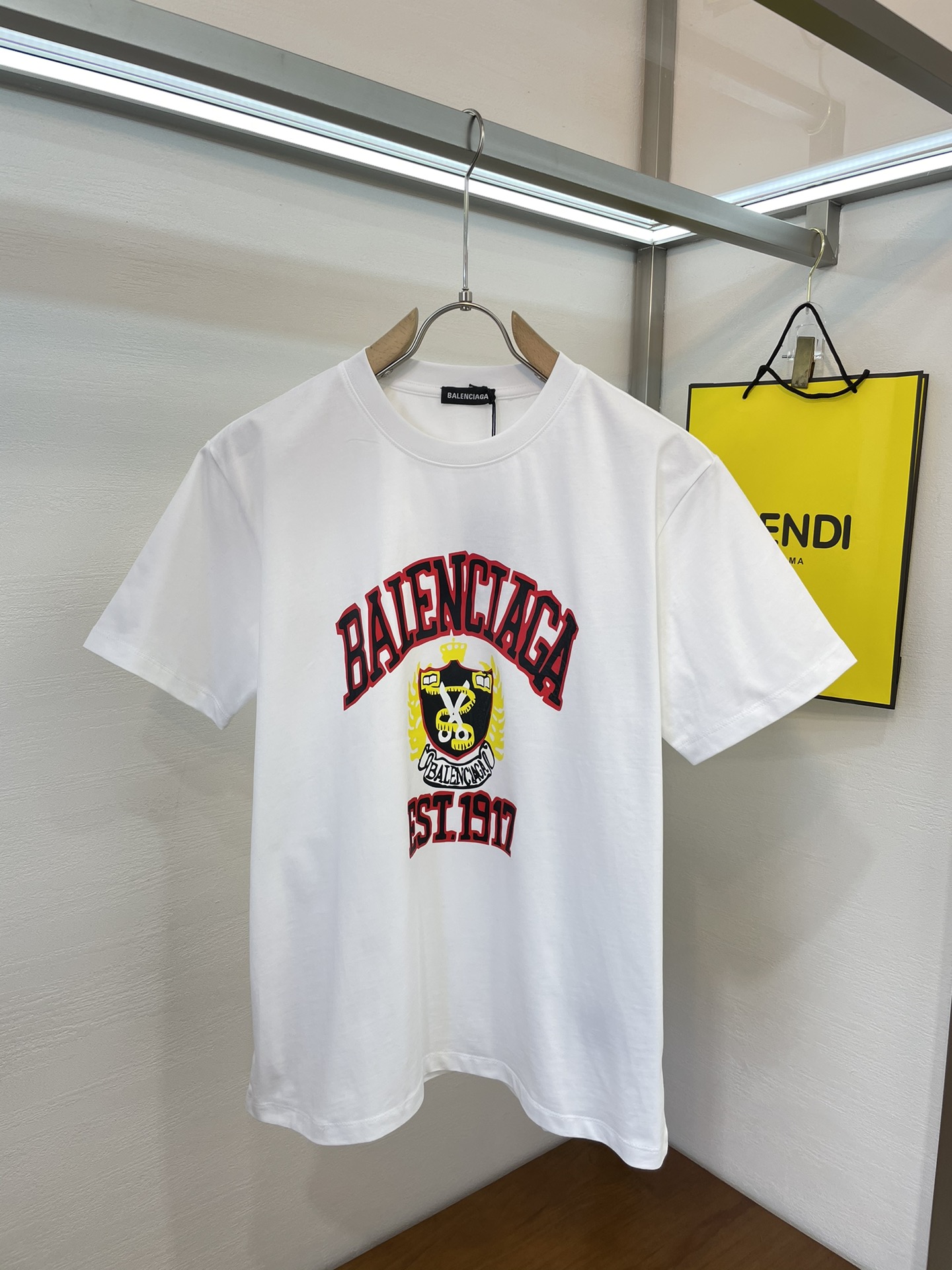 バレンシアガ 宇宙人ｎ級品 BALENCIAGA 短袖 Ｔシャツ 柔らかい 純綿トップス 男女兼用 2色 ブラック ホワイト_1