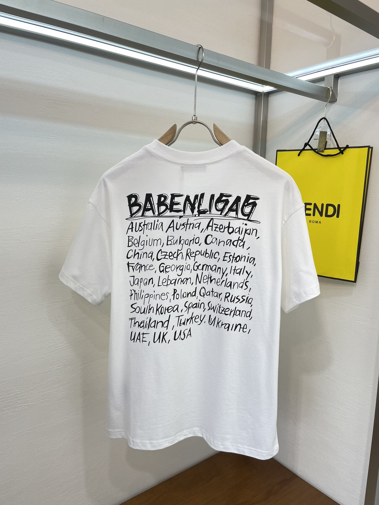 バレンシアガ カバス見分け方コピー BALENCIAGA 短袖 Ｔシャツ 柔らかい 純綿シャツ 男女兼用 2色 ブラック ホワイト_2