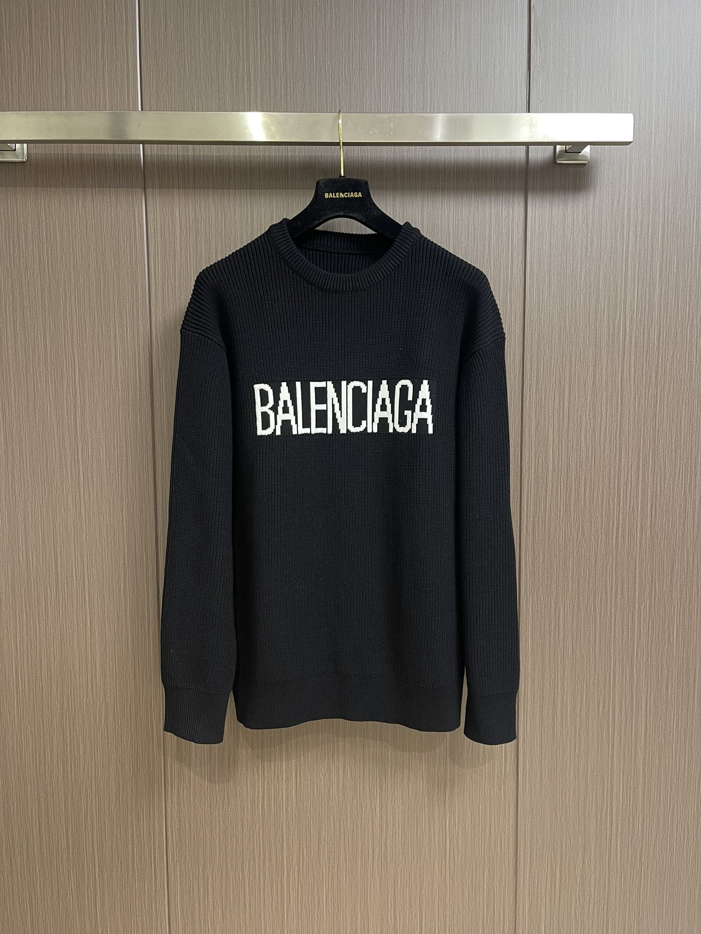 バレンシアガキャップ見分け方スーパーコピー BALENCIAGA 長袖 Ｔシャツ 柔らかい 純綿 セーター ブラック_1