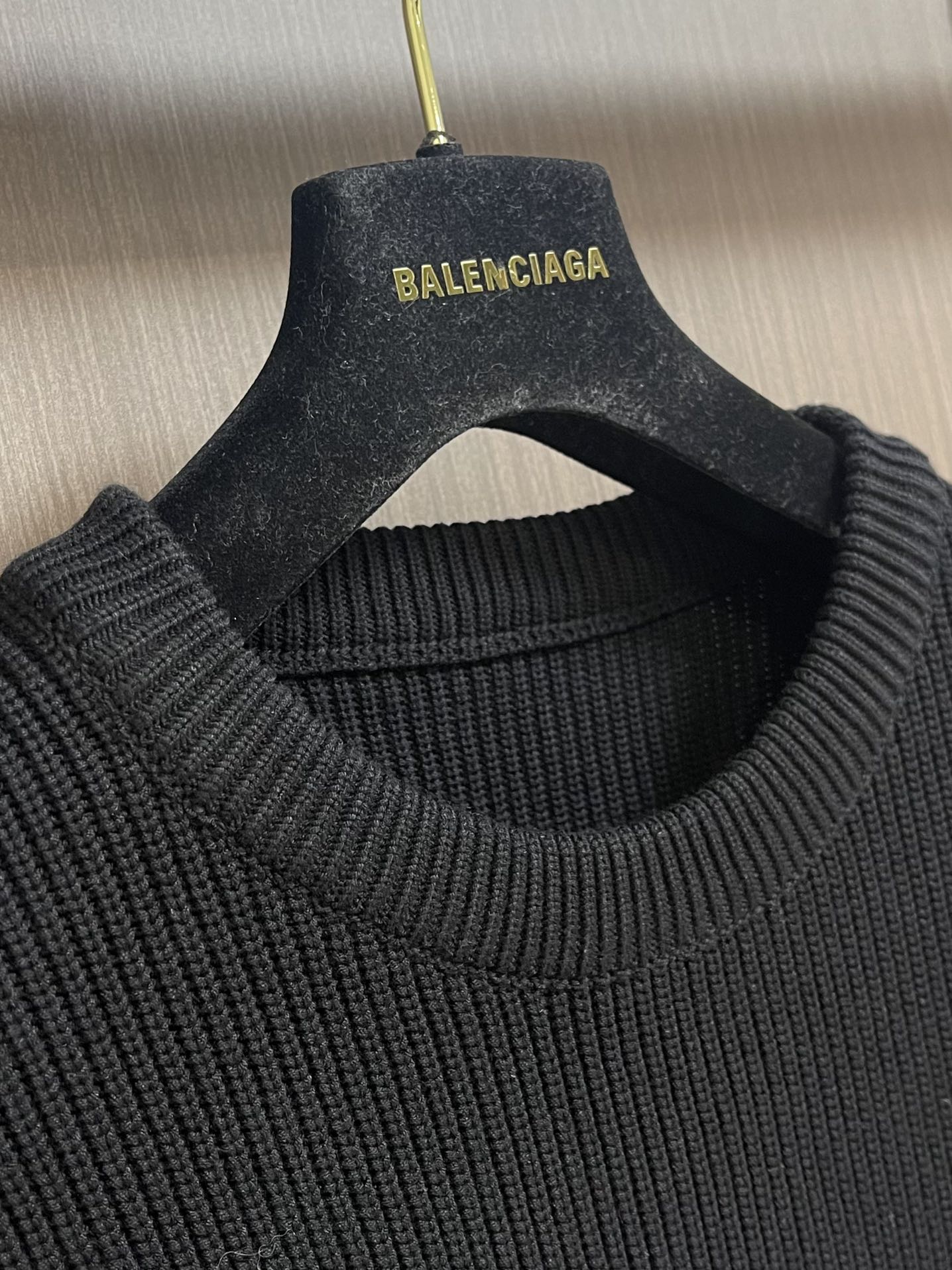 バレンシアガキャップ見分け方スーパーコピー BALENCIAGA 長袖 Ｔシャツ 柔らかい 純綿 セーター ブラック_8