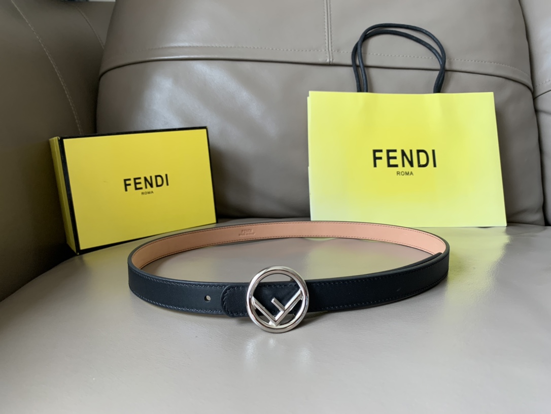 限定セール低価フェンディキーリングスーパーコピー FENDIの女性用細いベルト_2