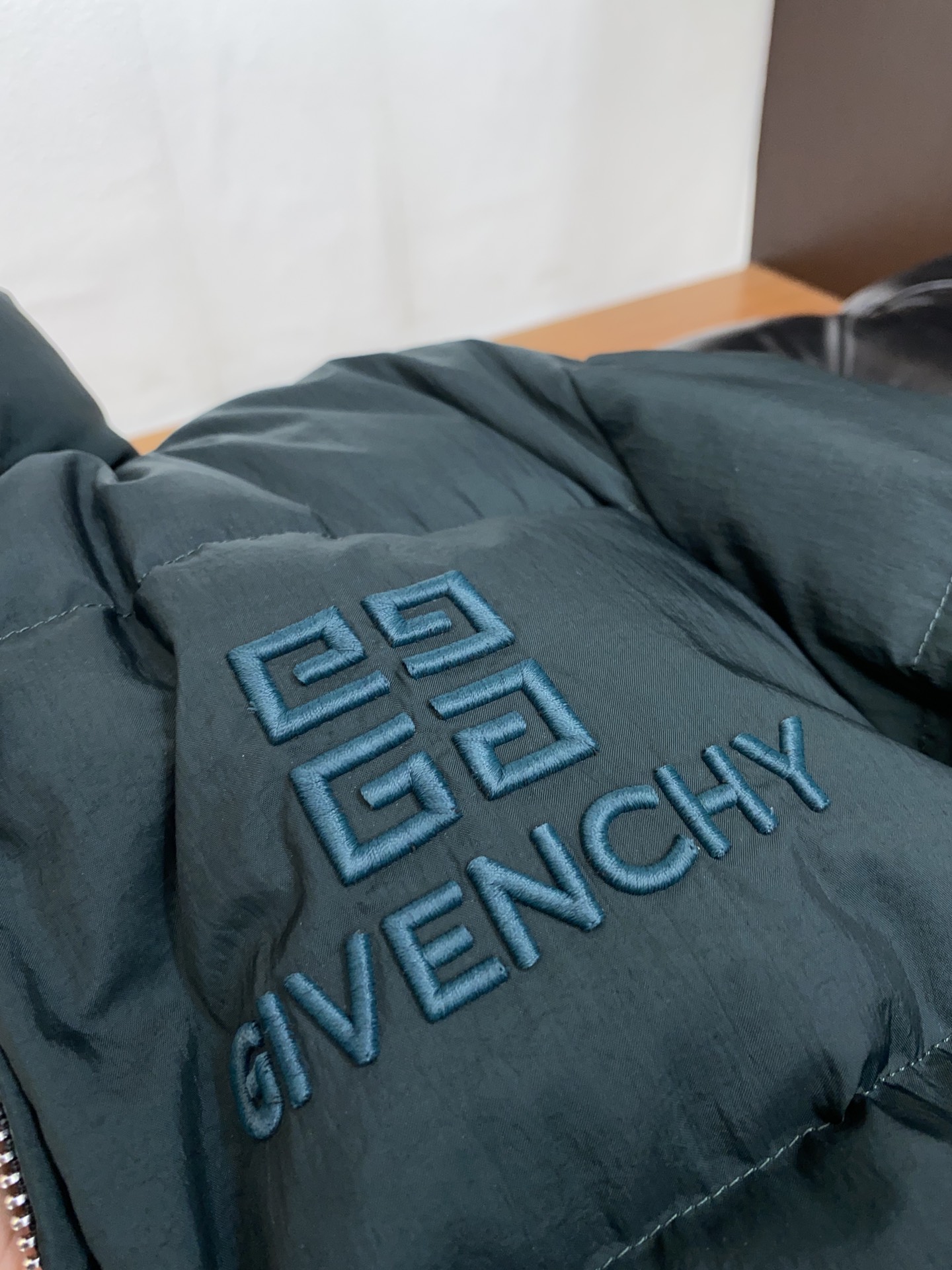 ダウンジャケット偽物 GIVENCHY 柔らかくて暖かい ダウンジャケット 快適 グリーン_5