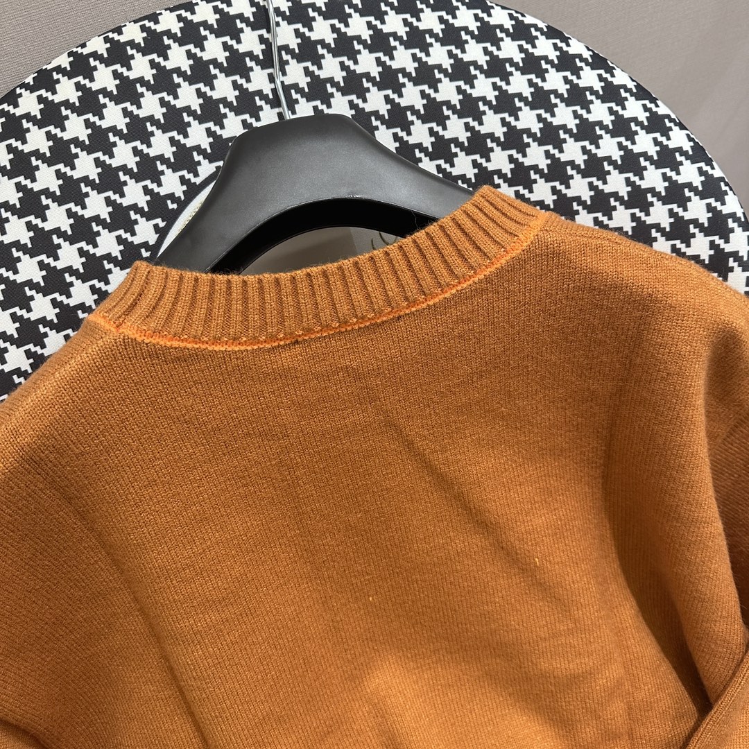 数量限定得価フェンディ ニット セーターコピー 2色 	 長袖のニットセーター_1