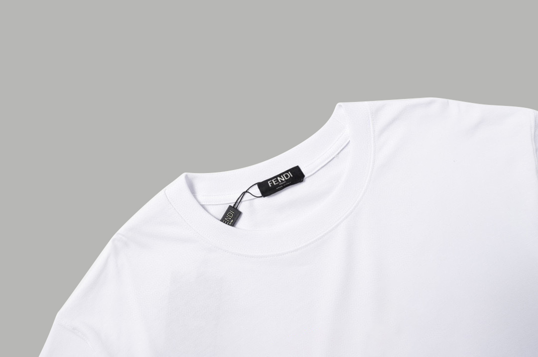 NEW圧倒的な新作fendi 布コピー 半袖Tシャツ  グラデーションカラーロゴ	_1