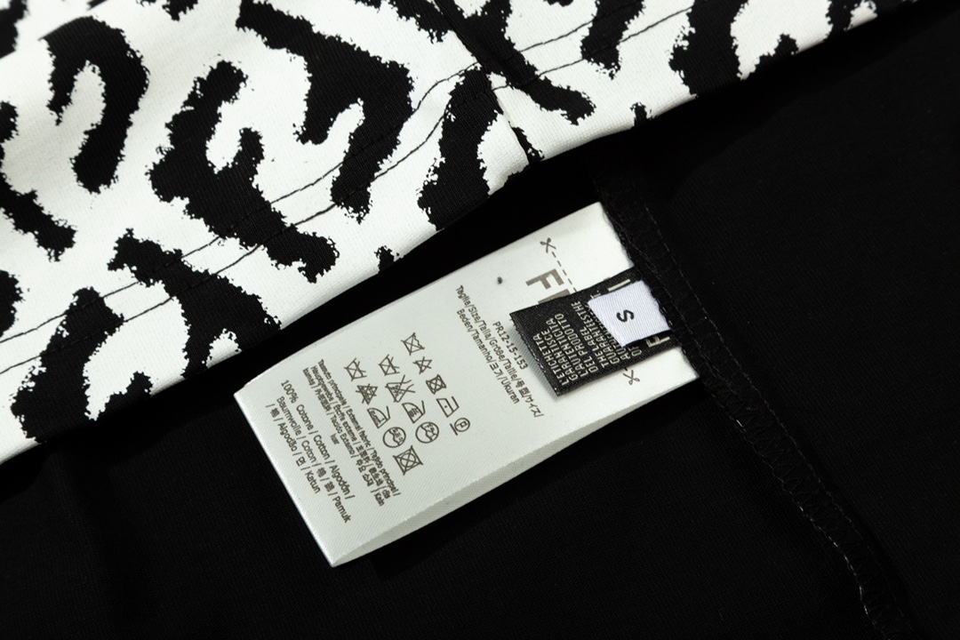 FENDIフェンディネクタイピンスーパーコピー 短袖 純綿Ｔシャツ 通気性いい FFのプリント 男女兼用 ブラック_4