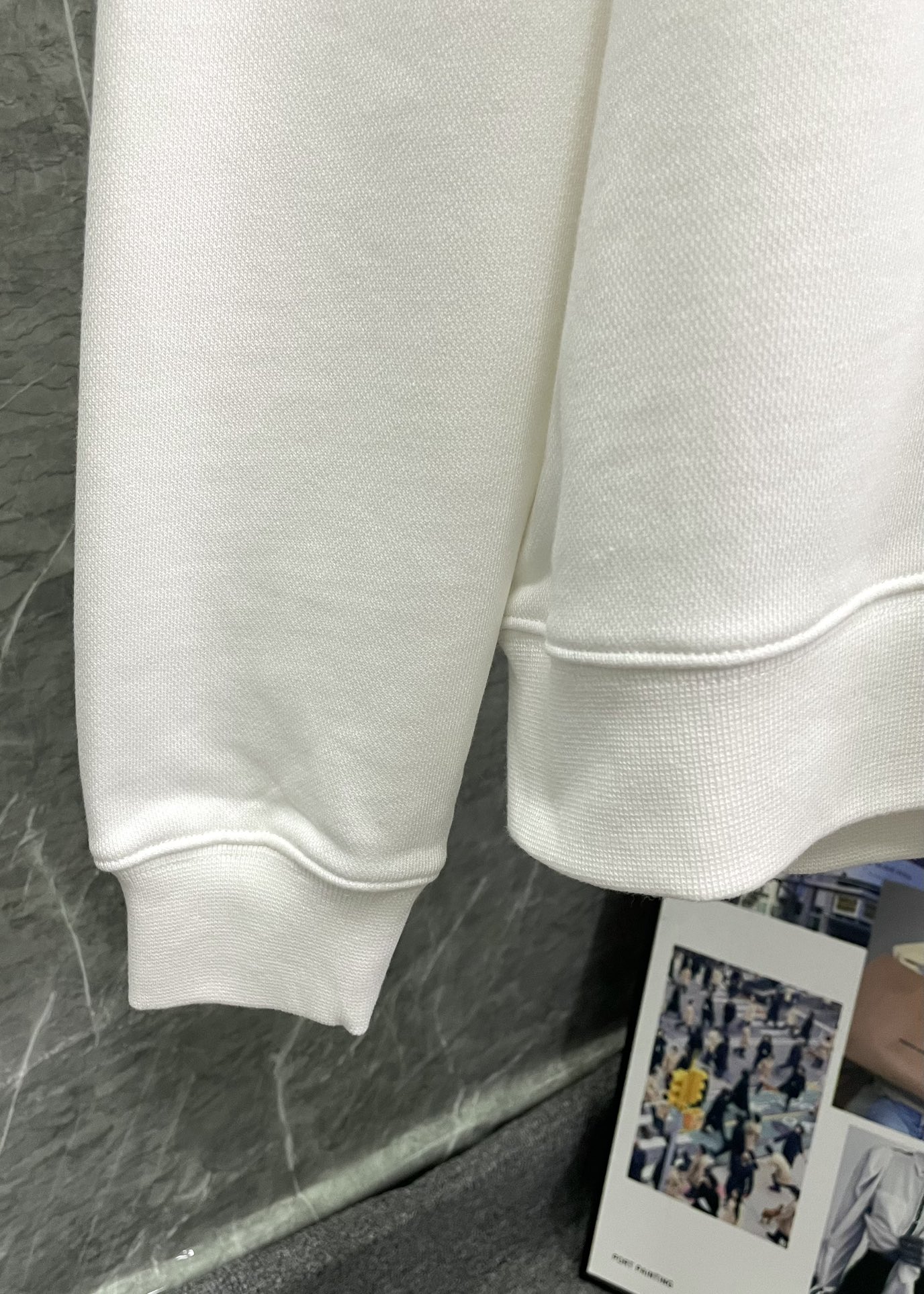 ロエベに似たブランド激安通販 柔らかくて暖かい トップス 長袖シャツ シンプル ホワイト_4