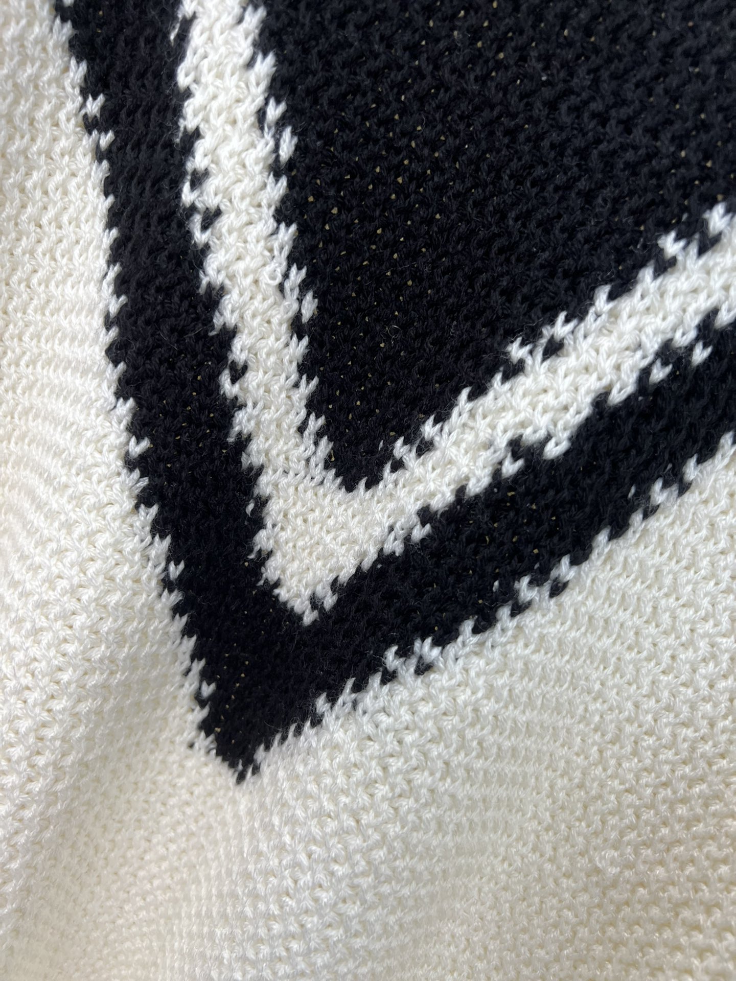 ヴァレンティノ スパイクコピー 暖かい セーター ウール 長袖 無地 柔らかい ゆったり ホワイト_4