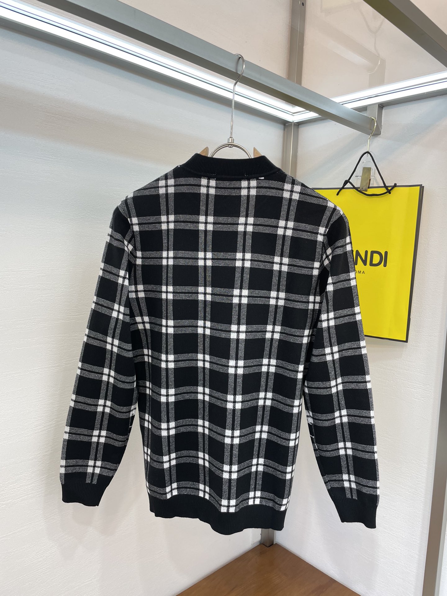 特別なセーター ヴァレンティノトレーナーｎ級品 格子模様 長袖トップス 暖かくて柔らかい ファッション ブラック_2