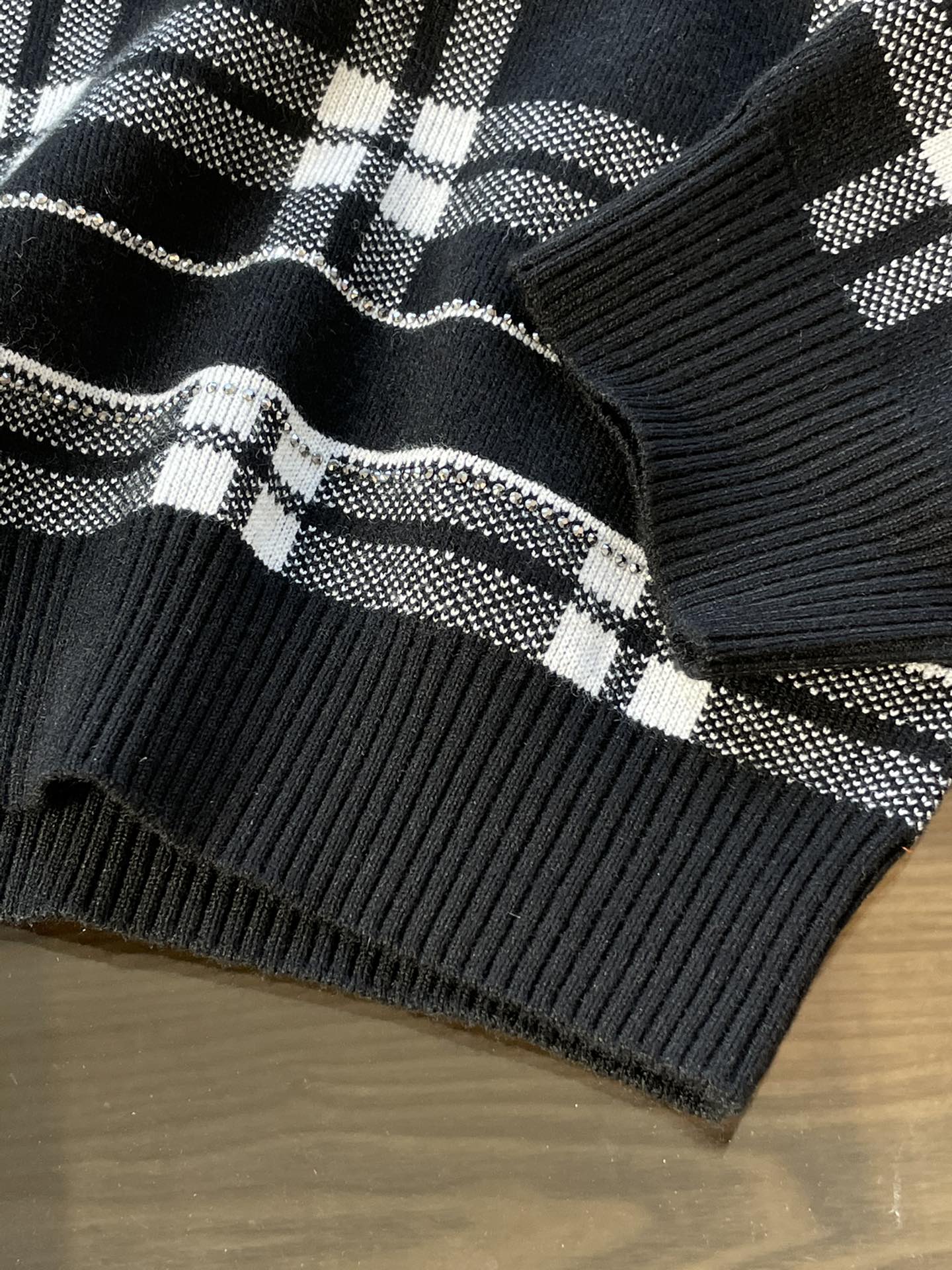 特別なセーター ヴァレンティノトレーナーｎ級品 格子模様 長袖トップス 暖かくて柔らかい ファッション ブラック_5