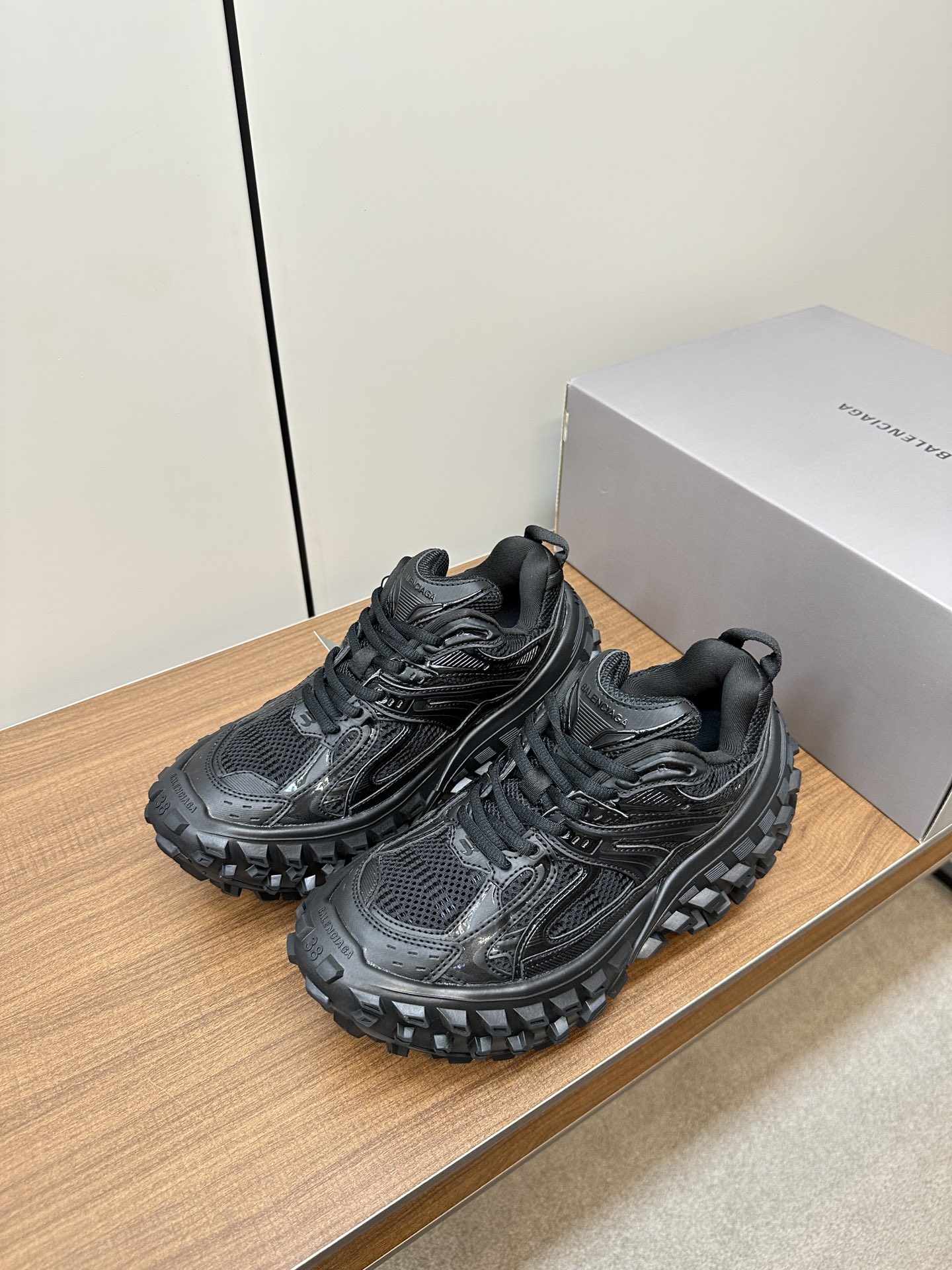 バレンシアガBALENCIAGA限定コピースニーカーブラックゴム歩きやすい高級厚い底_6