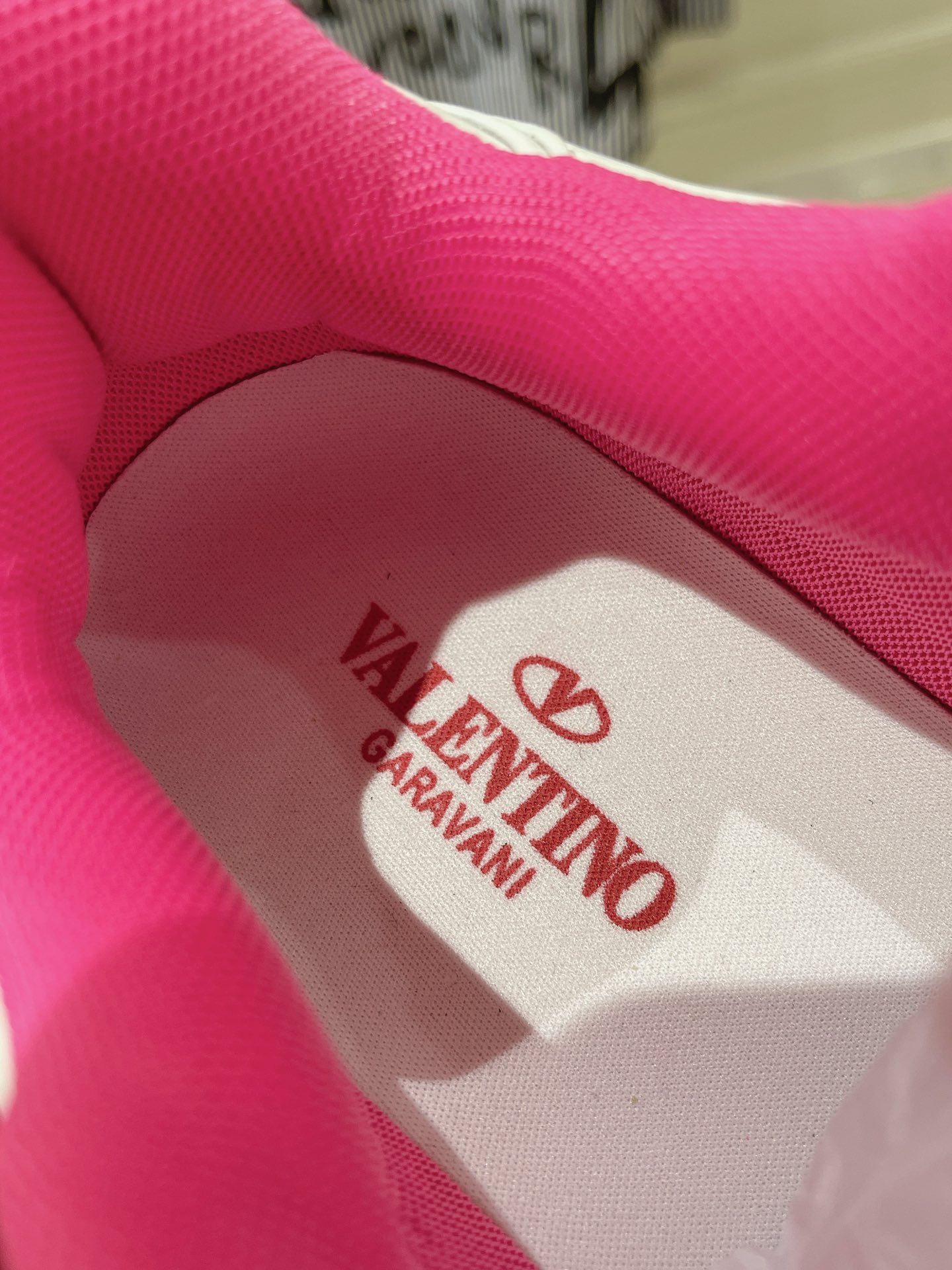 ヴァレンティノ 値上げスーパーコピー 軽量 通気性いい 防滑 ランニング カップシューズ ピンク_9