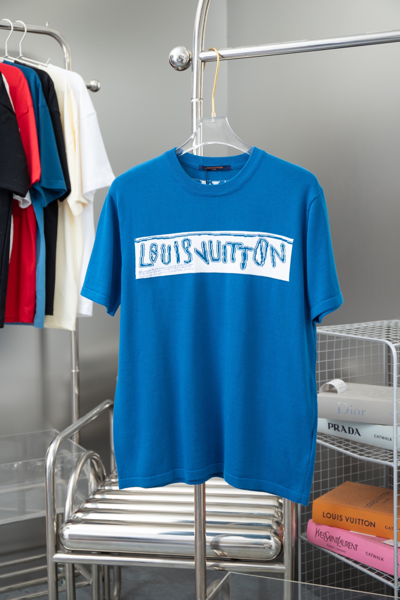 最新作ルイヴィトンのtシャツ偽物  春夏新作の半袖Tシャツ  柔らかい_1