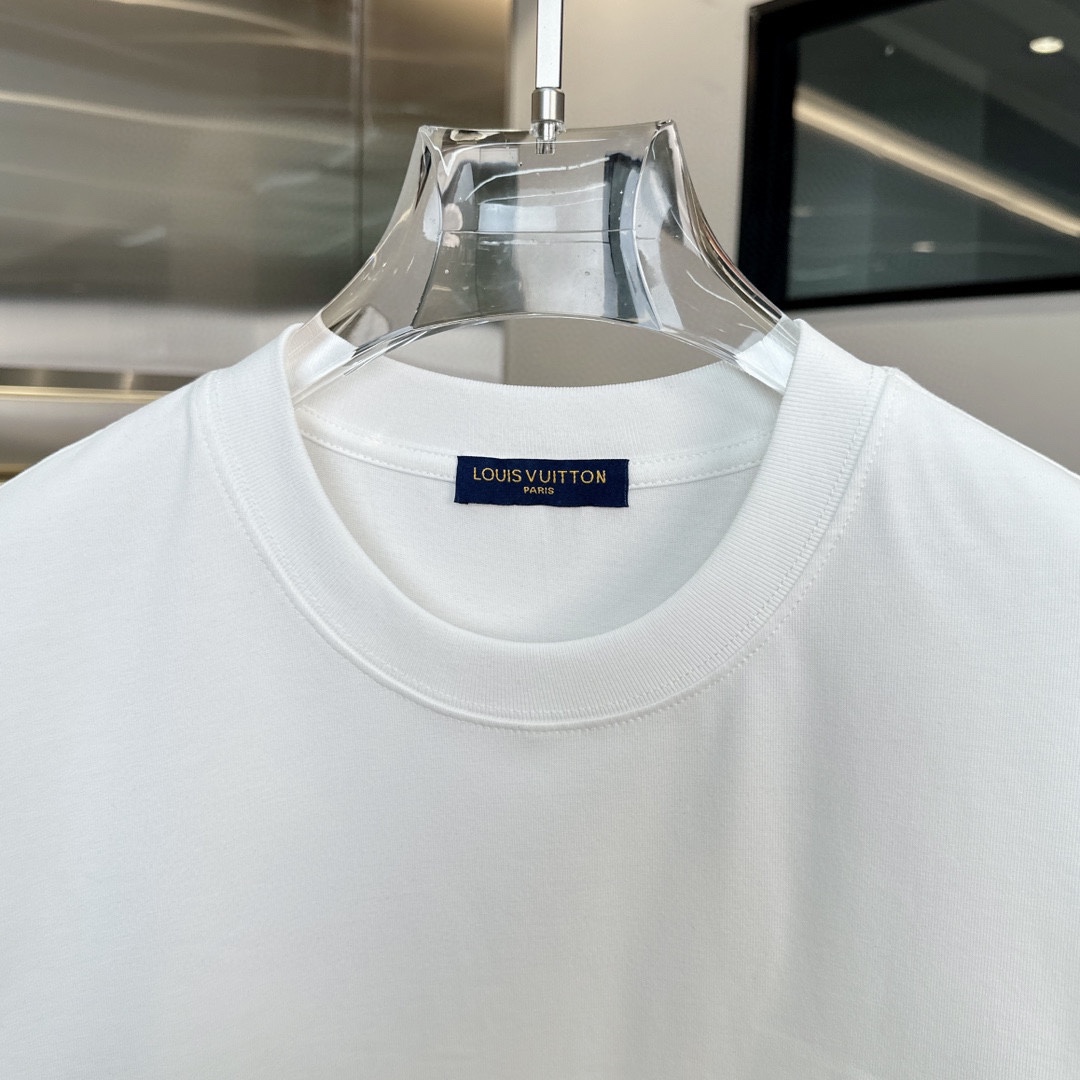 数量限定得価ルイヴィトンのシャツn級品 ロゴ刺繍入りの半袖Tシャツ_1