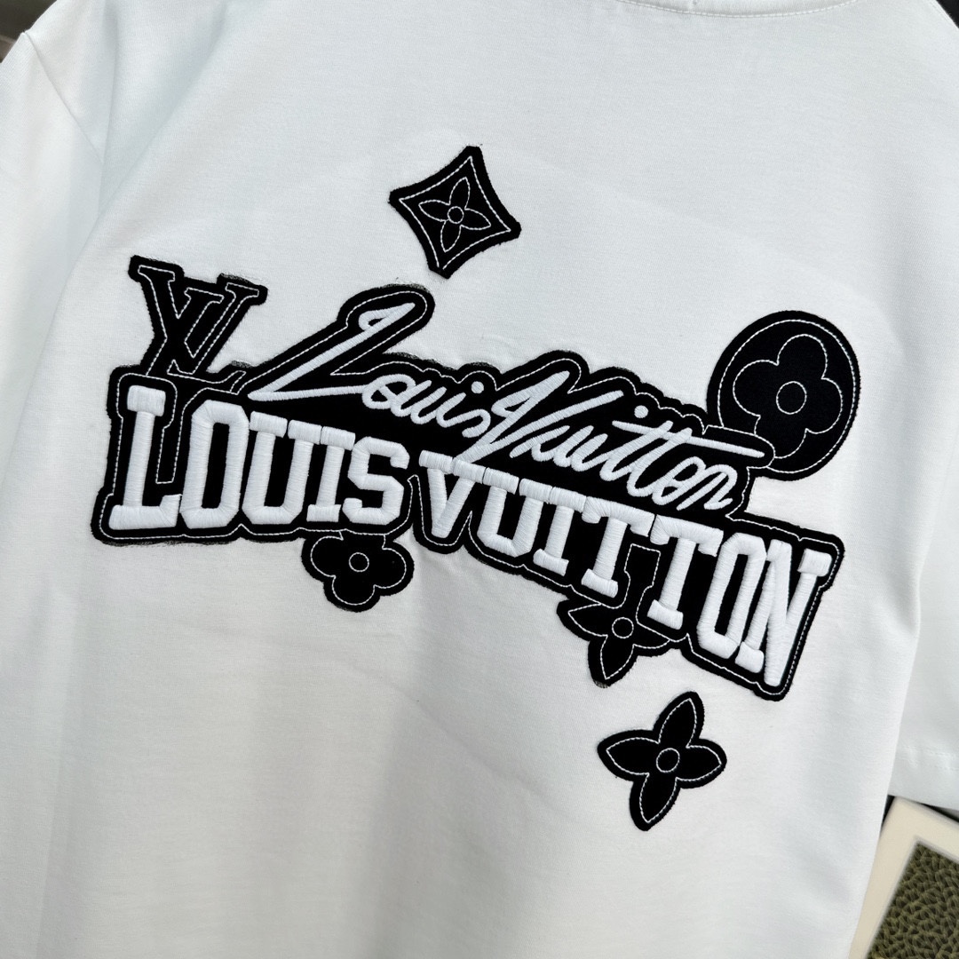 数量限定得価ルイヴィトンのシャツn級品 ロゴ刺繍入りの半袖Tシャツ_3