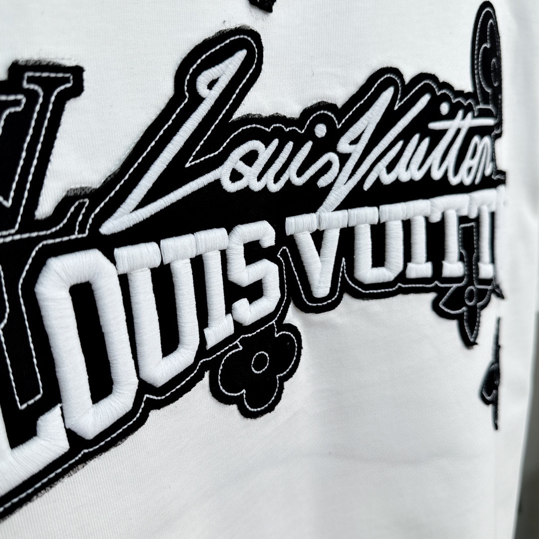 数量限定得価ルイヴィトンのシャツn級品 ロゴ刺繍入りの半袖Tシャツ_5