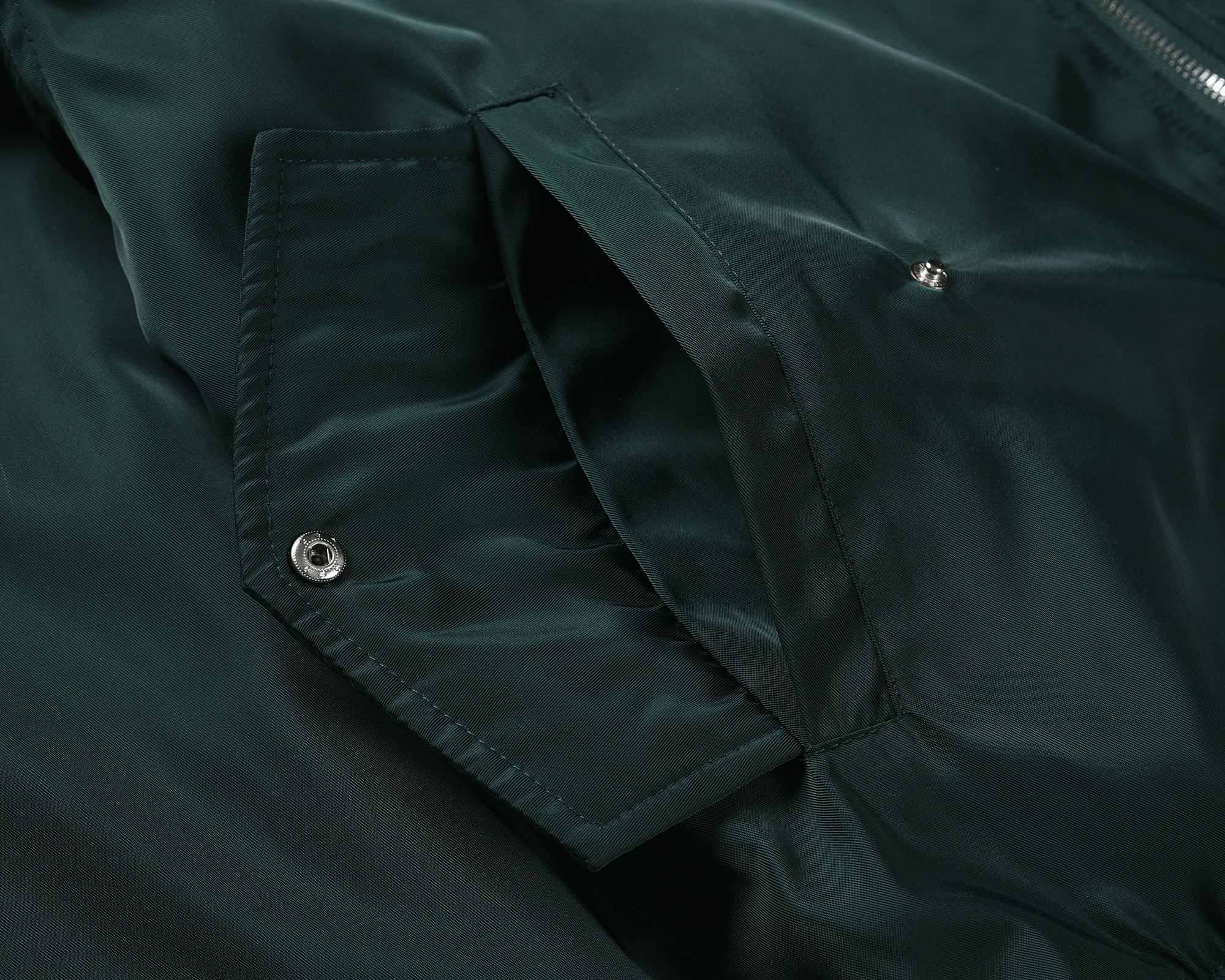 爆買い豊富なグッチアウターレディーススーパーコピー 両面着用可能な中綿ジャケットコート 品質保証 ブラック_5