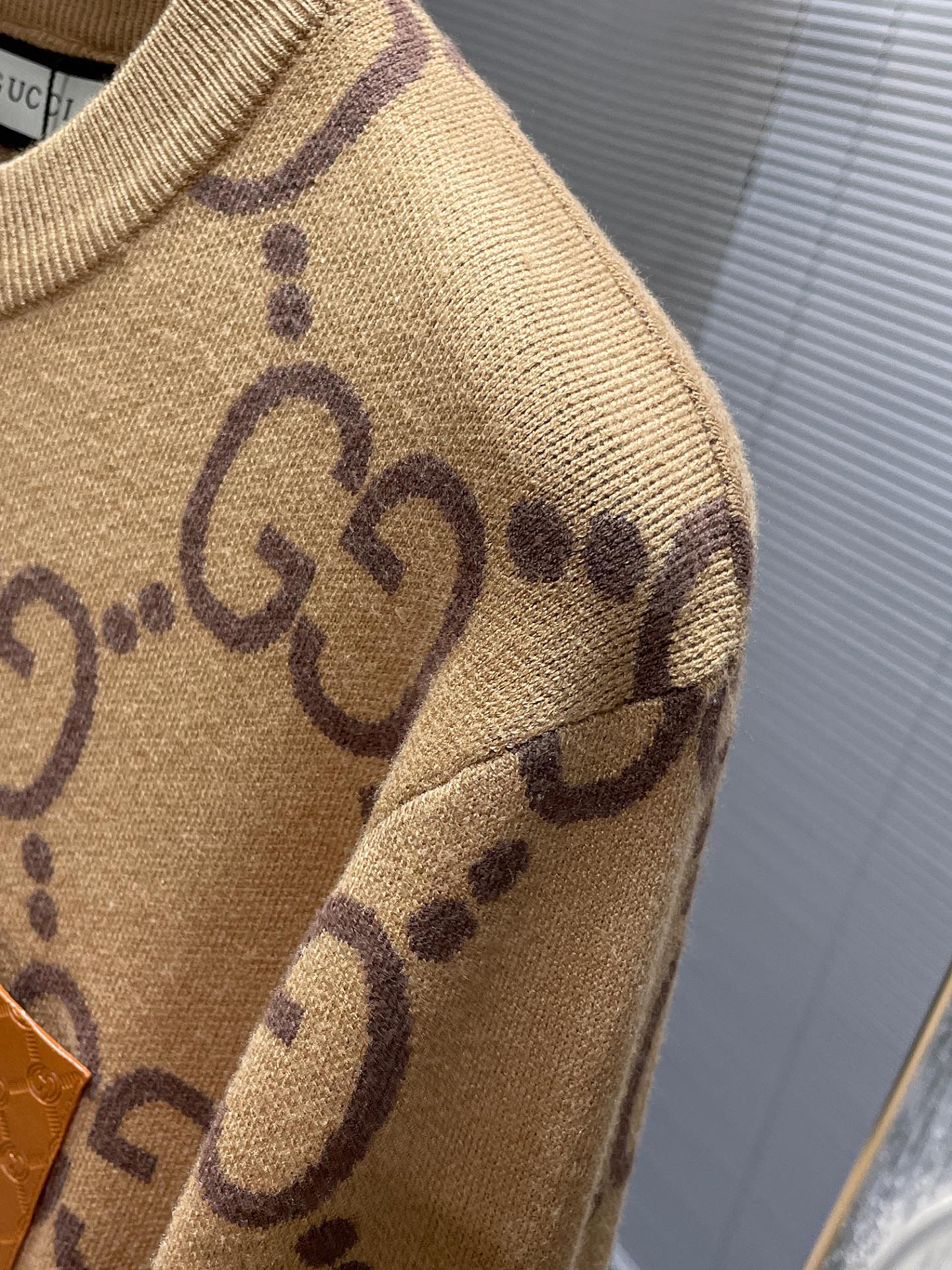 グッチ ミッキー シャツｎ級品 純綿 長袖シャツ シンプル セーター 新販売品 ブラウン_5
