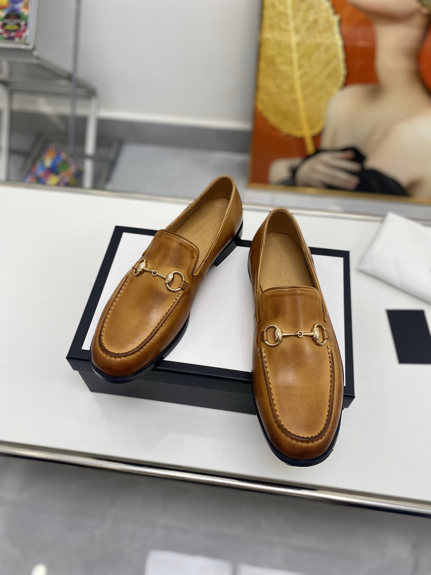 グッチの靴のサイズｎ級品 高級感 レザー 新販売 ビジネスシューズ メンズ 革靴表面 ブラウン_3