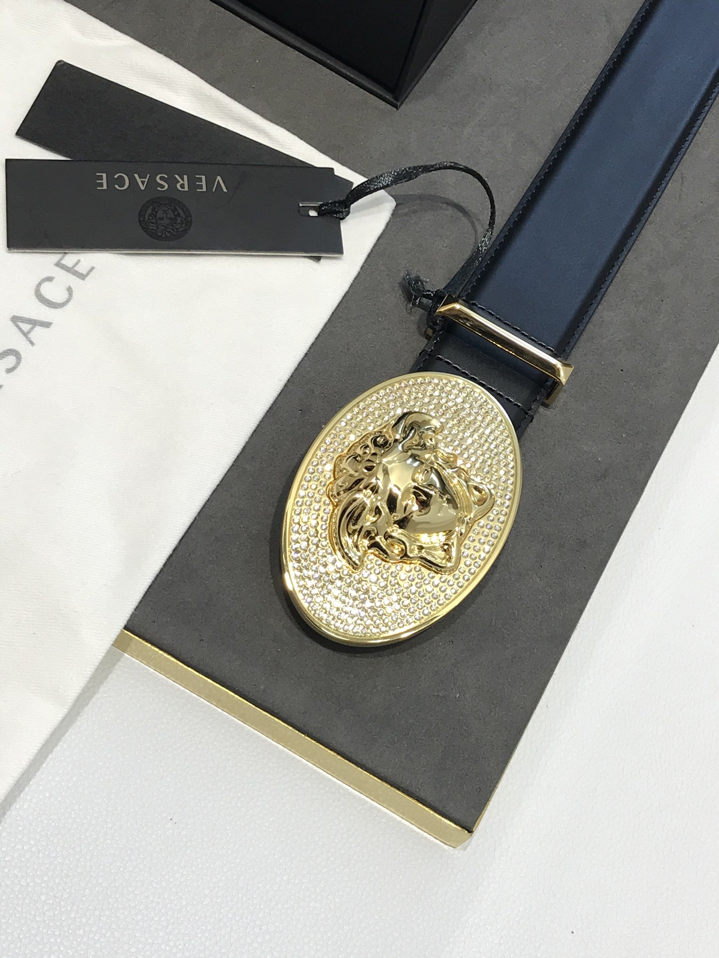 2023定番人気激安 ヴェルサーチ ベルト 偽物 バックル  Versace	_2