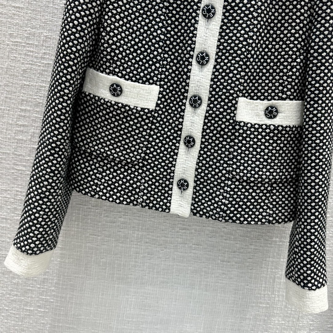2023定番人気シャネルコート偽物 Chanelの配色襟の短いジャケット_4