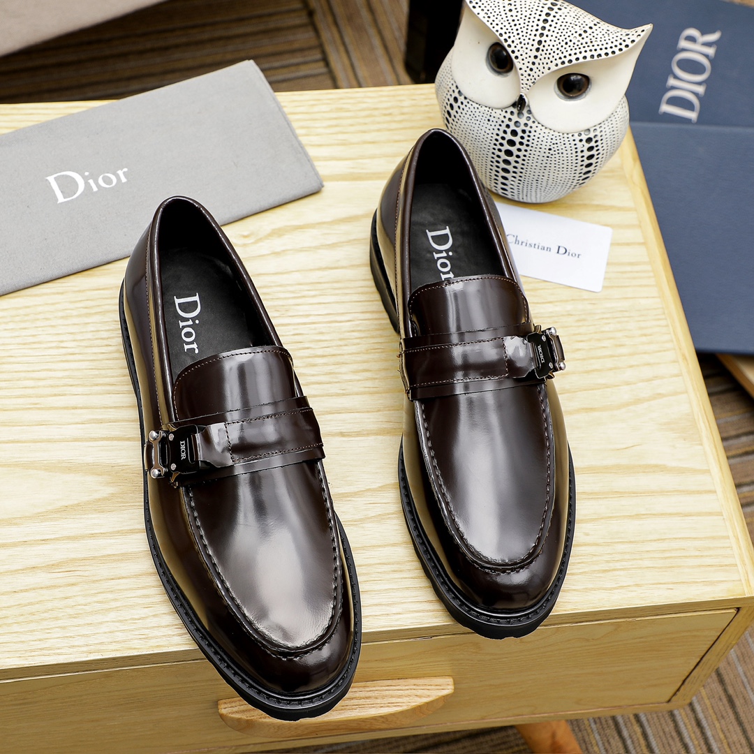 新品！ディオール 靴 レディース偽物 革靴  高級紳士靴 メンズ ビジネス 軽量・防水 高級レザー 深いレッド_1