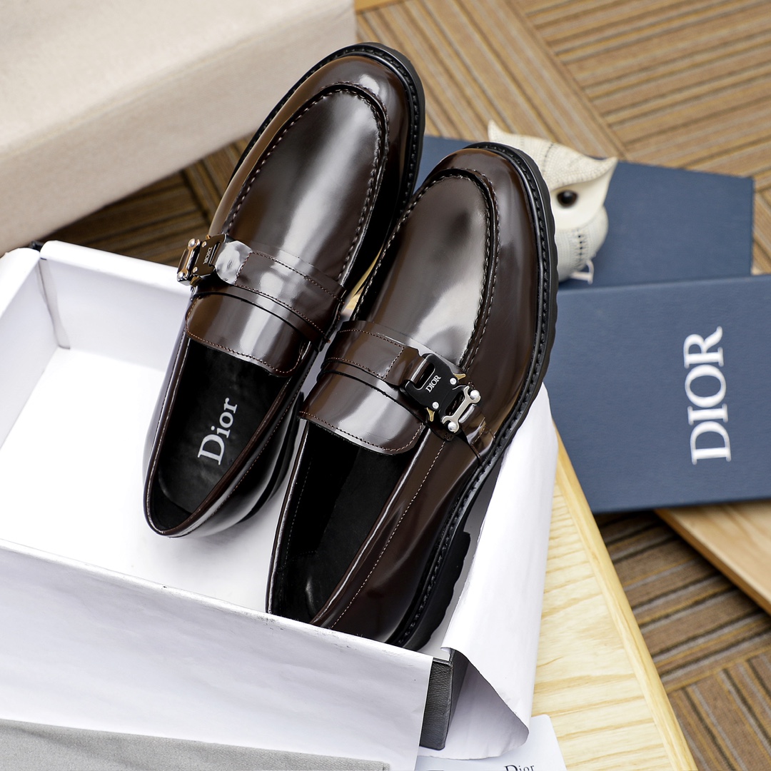 新品！ディオール 靴 レディース偽物 革靴  高級紳士靴 メンズ ビジネス 軽量・防水 高級レザー 深いレッド_4