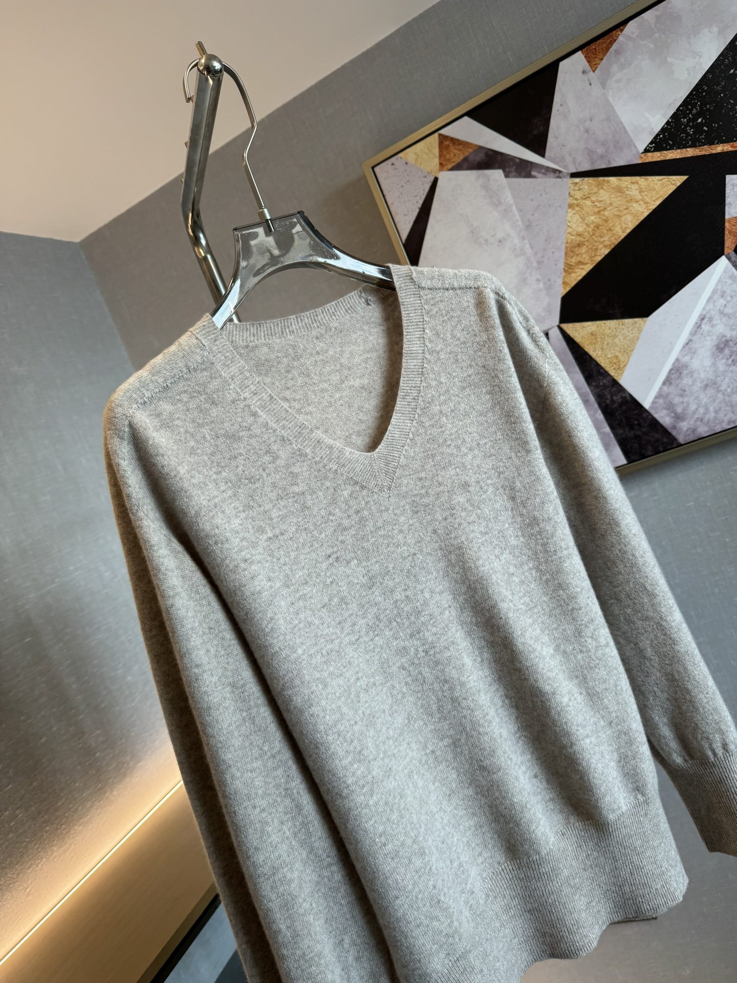 fendi ティー シャツｎ級品 柔らかくて暖かい  トップス シャツ メンズ ウール V形 2色可選 グレイ_3