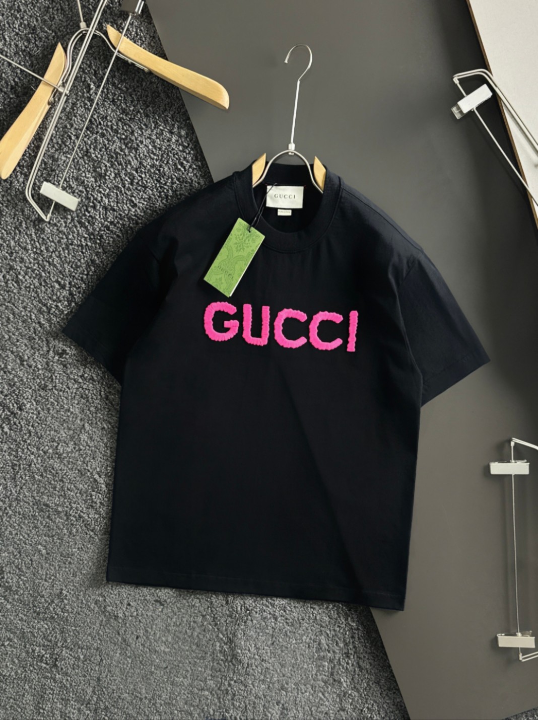 グッチGUCCI限定スーパーコピー半袖Tシャツコットンブラック柔らかい花柄レディースメンズ_1