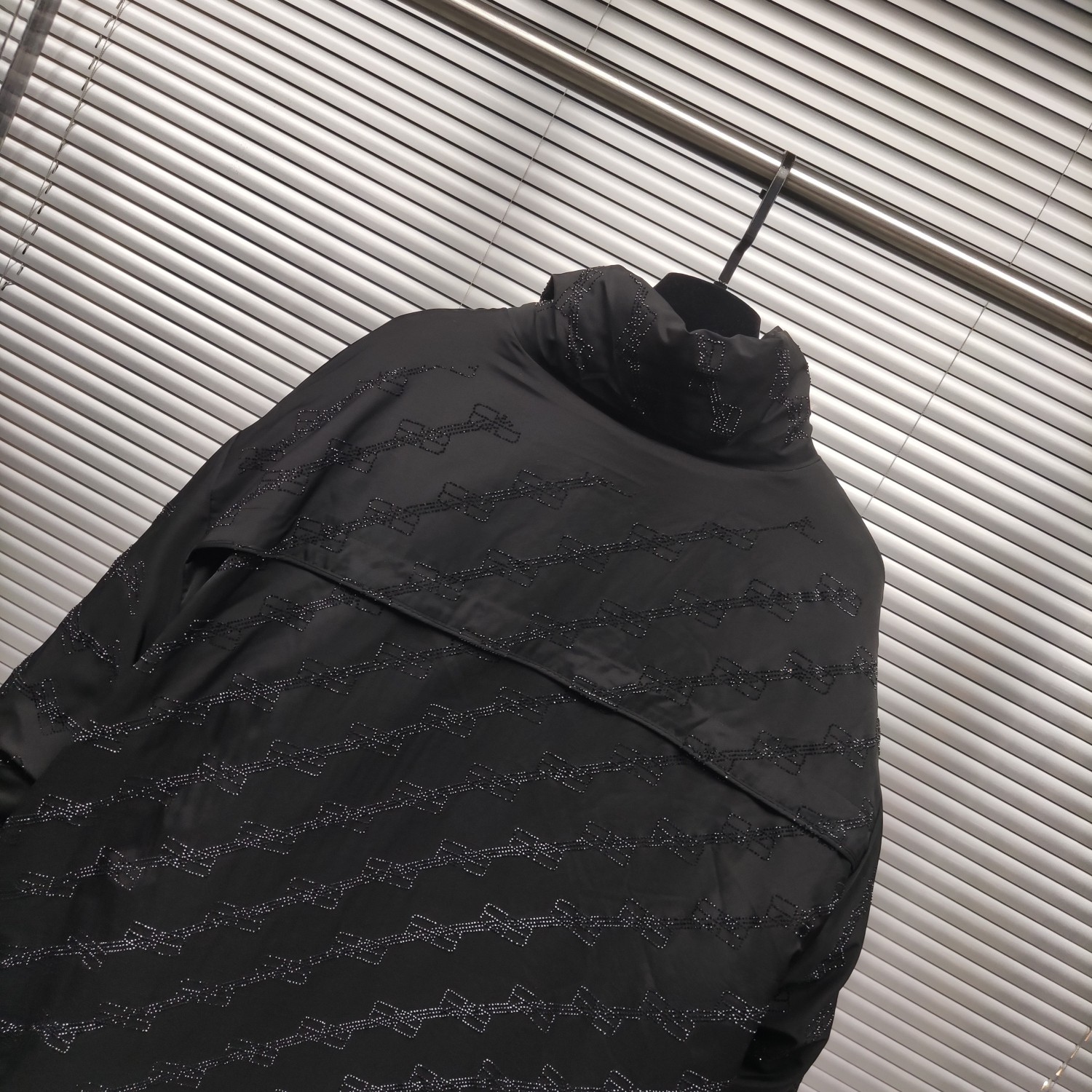 おすすめ品 バレンシアガ上着ｎ級品 ジャケット 暖かい 防風  シンプル ランニング 防水 ブラック_4