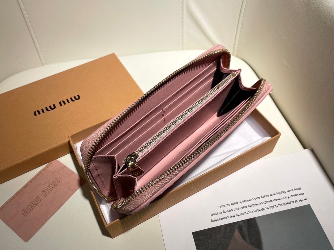 人気セールミュウミュウ人気ウォレットスーパーコピー　miumiu専門店の最新作品_3