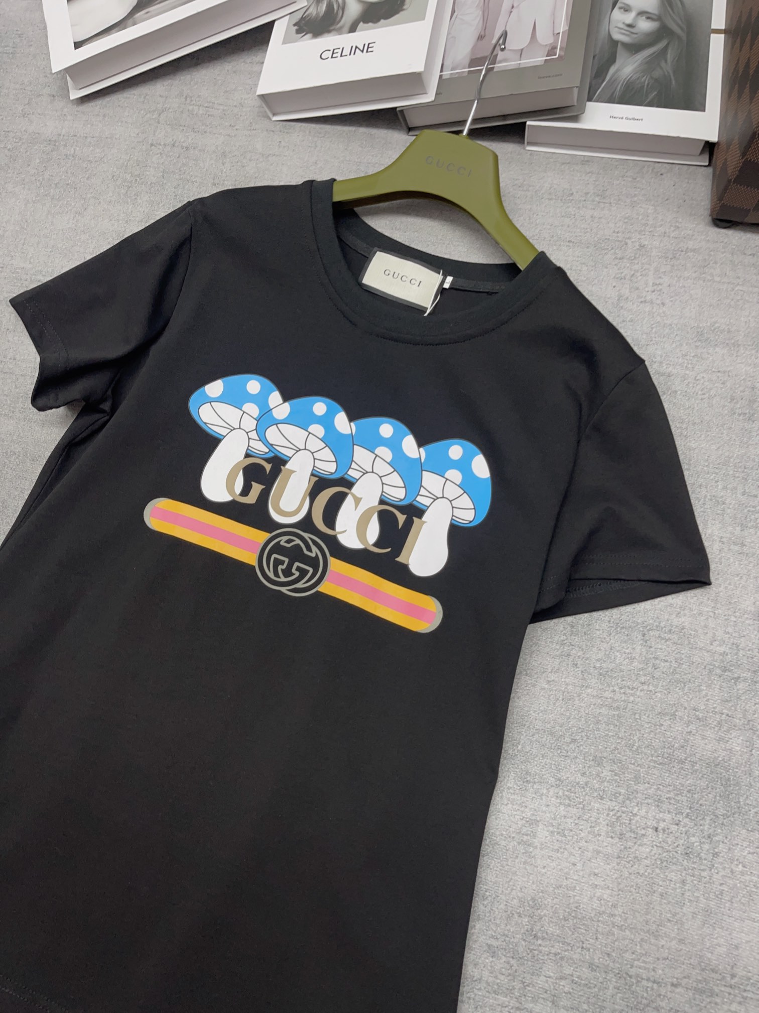 グッチ偽物スーパーコピー半袖Tシャツコットンブラック柔らかい花柄レディースメンズ_4