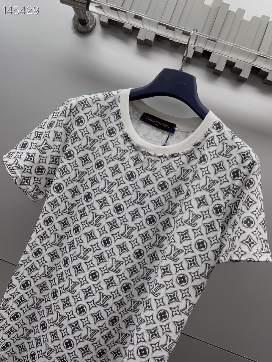 最新作ルイヴィトンロゴ半袖Ｔシャツ偽物　フルプリントのロゴ入り半袖Tシャツ_4