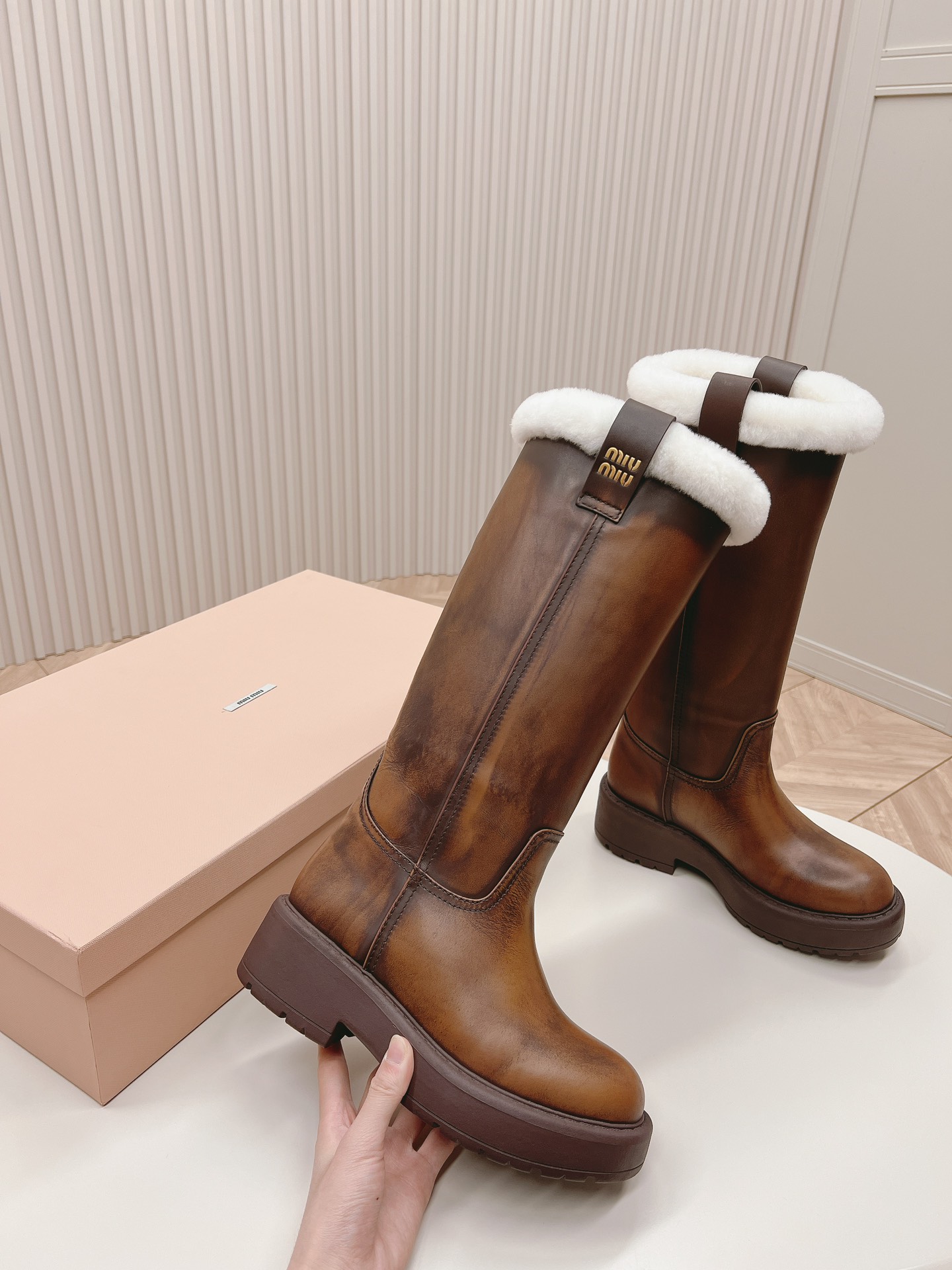 レディース miumiu 靴偽物 レディースシューズ 牛革 ファッション 長筒靴 ブラウン_4