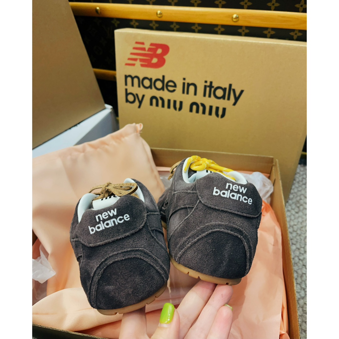 [ウーマン」レディース miumiu スニーカー激安通販 復古 レザー 軽く スポーツシューズ 人気品 靴 男女兼用 ブラック_3