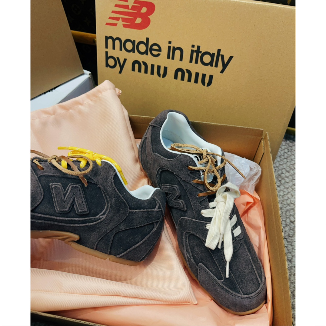 [ウーマン」レディース miumiu スニーカー激安通販 復古 レザー 軽く スポーツシューズ 人気品 靴 男女兼用 ブラック_4